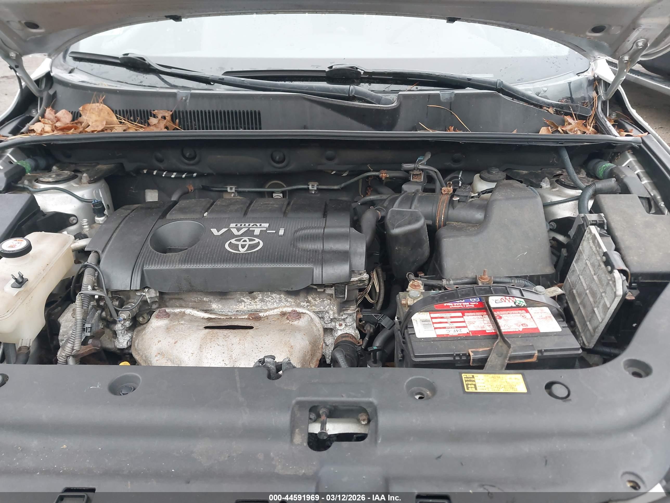 TOYOTA RAV4 image 10