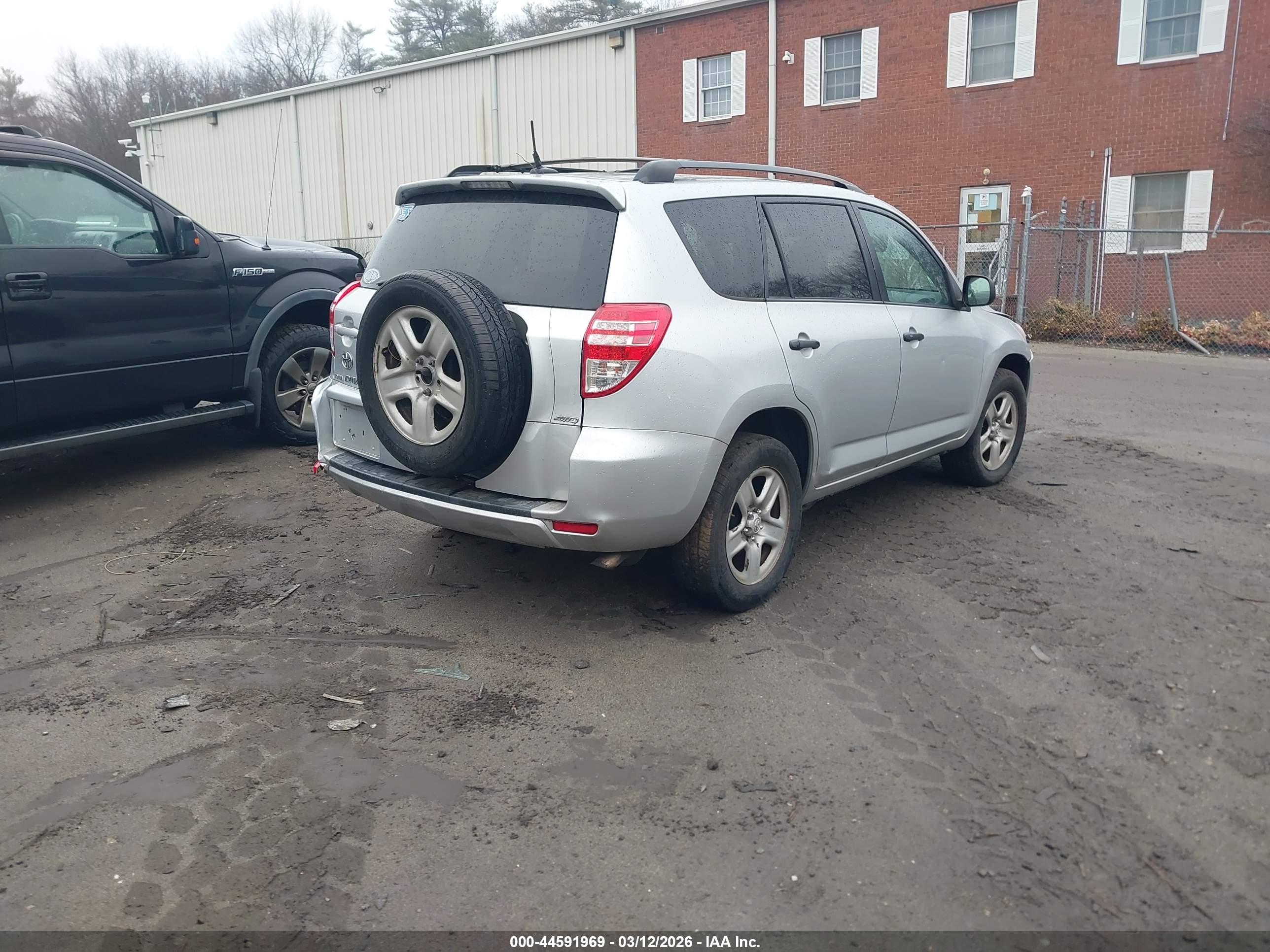 TOYOTA RAV4 image 4
