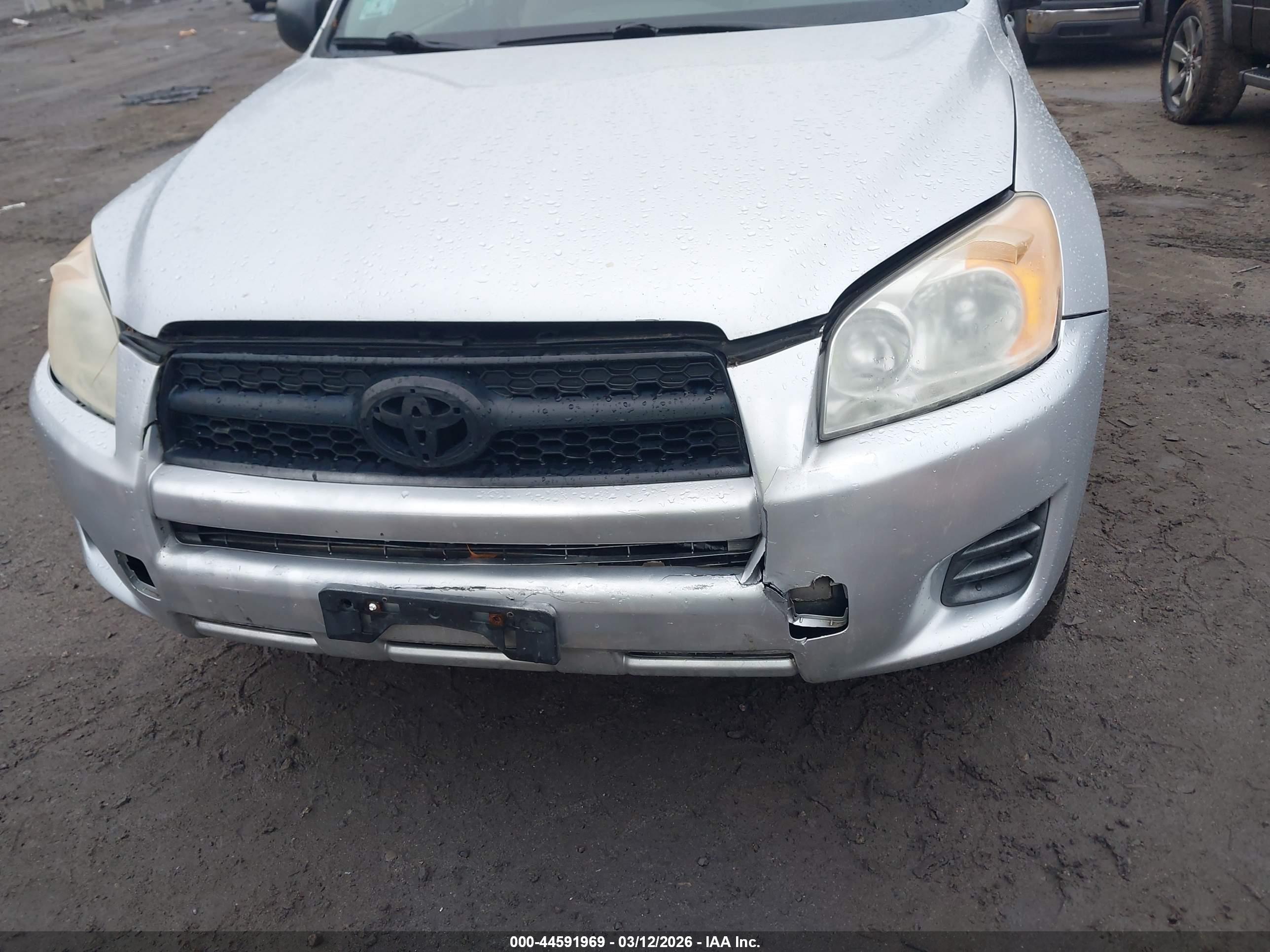 TOYOTA RAV4 image 6