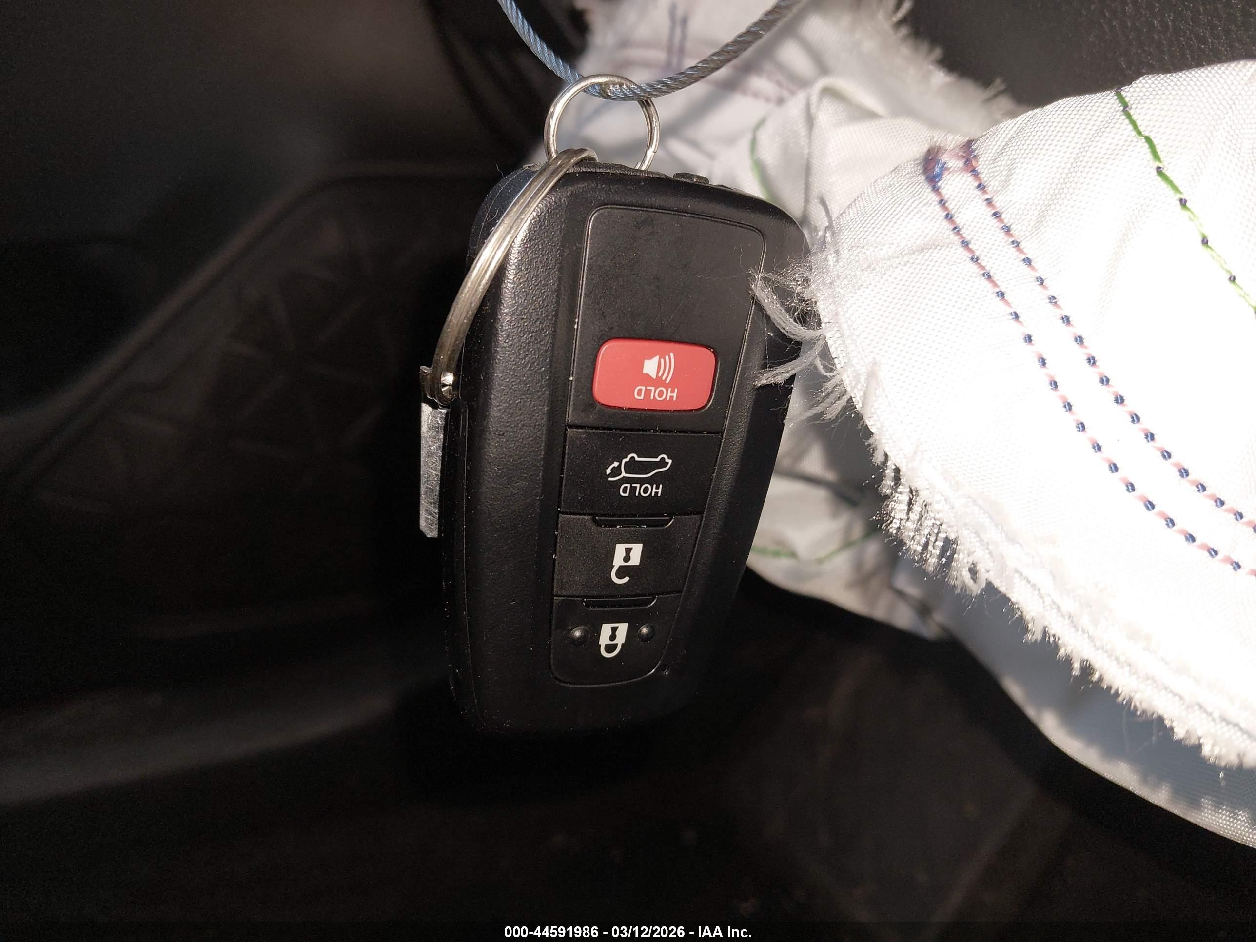 TOYOTA RAV4 image 11