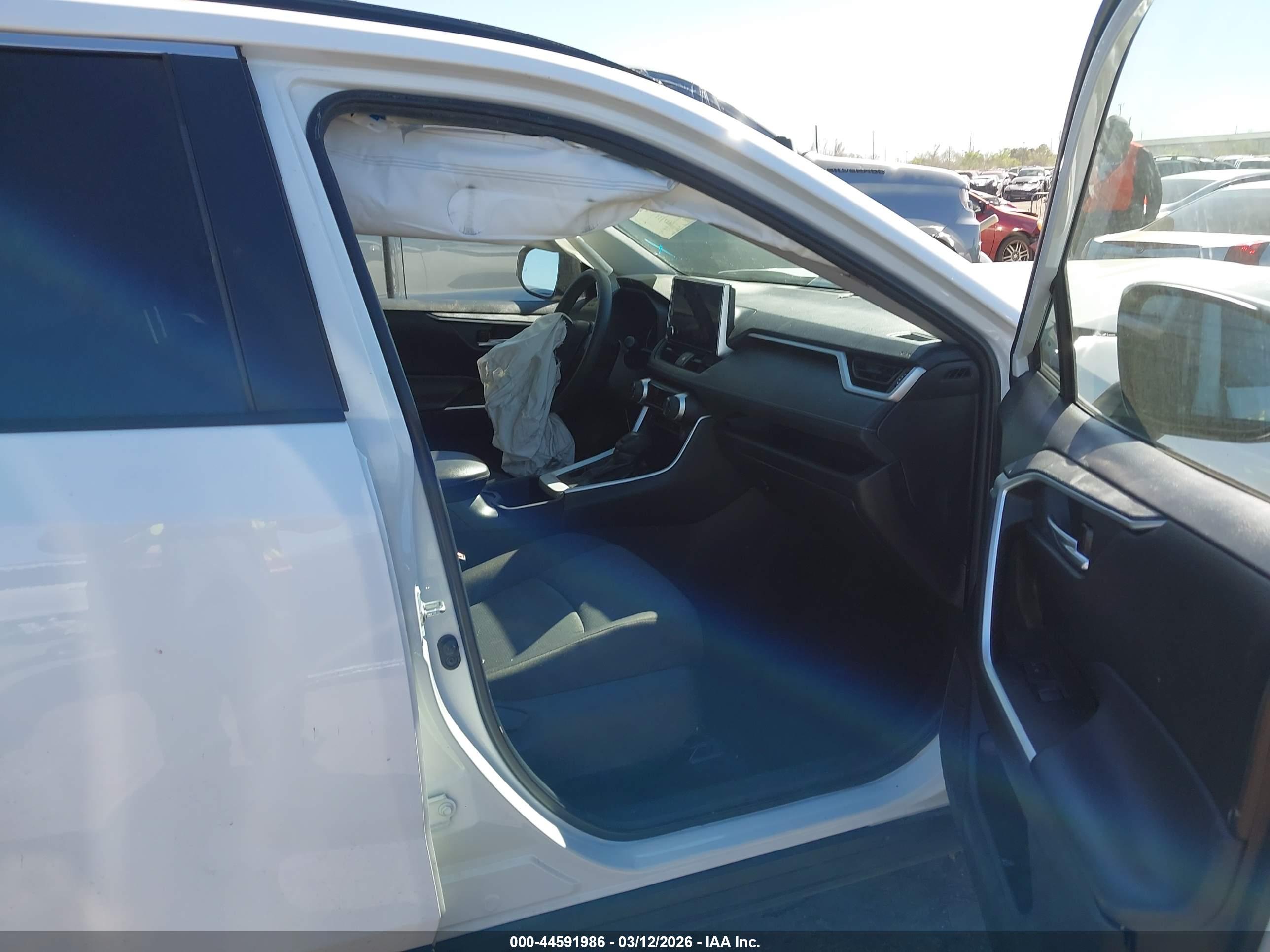 TOYOTA RAV4 image 5