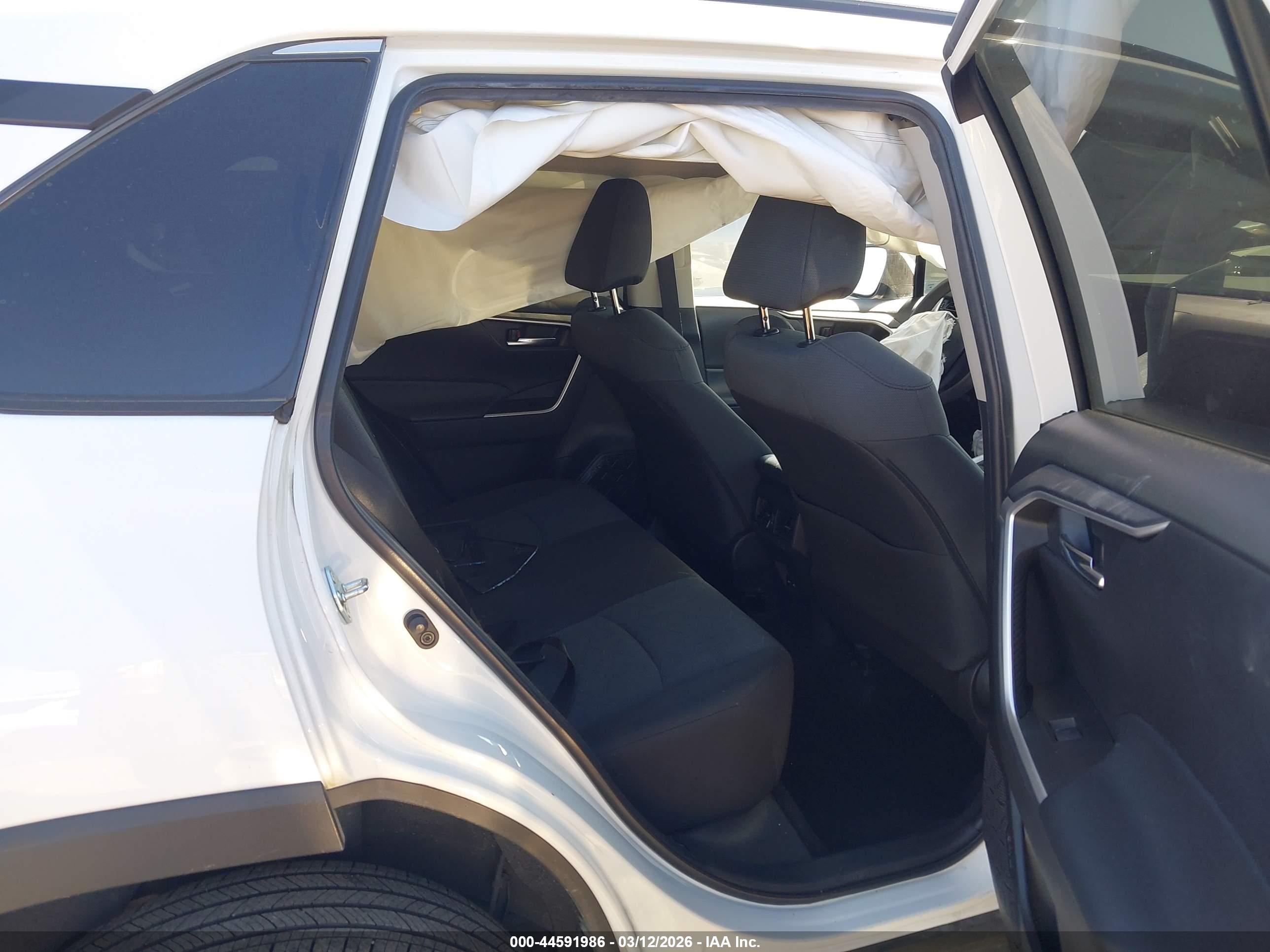 TOYOTA RAV4 image 8