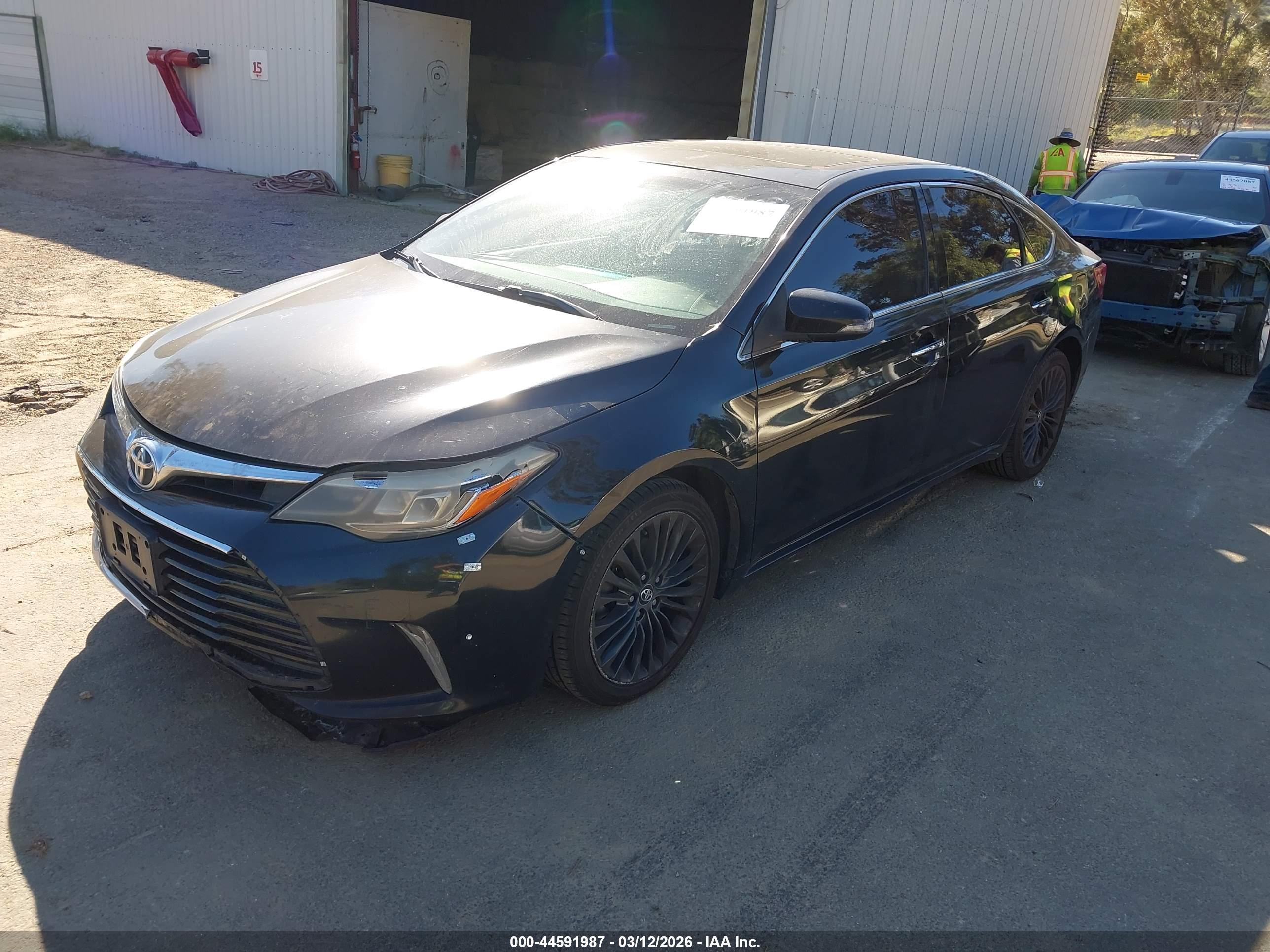 TOYOTA AVALON image 2