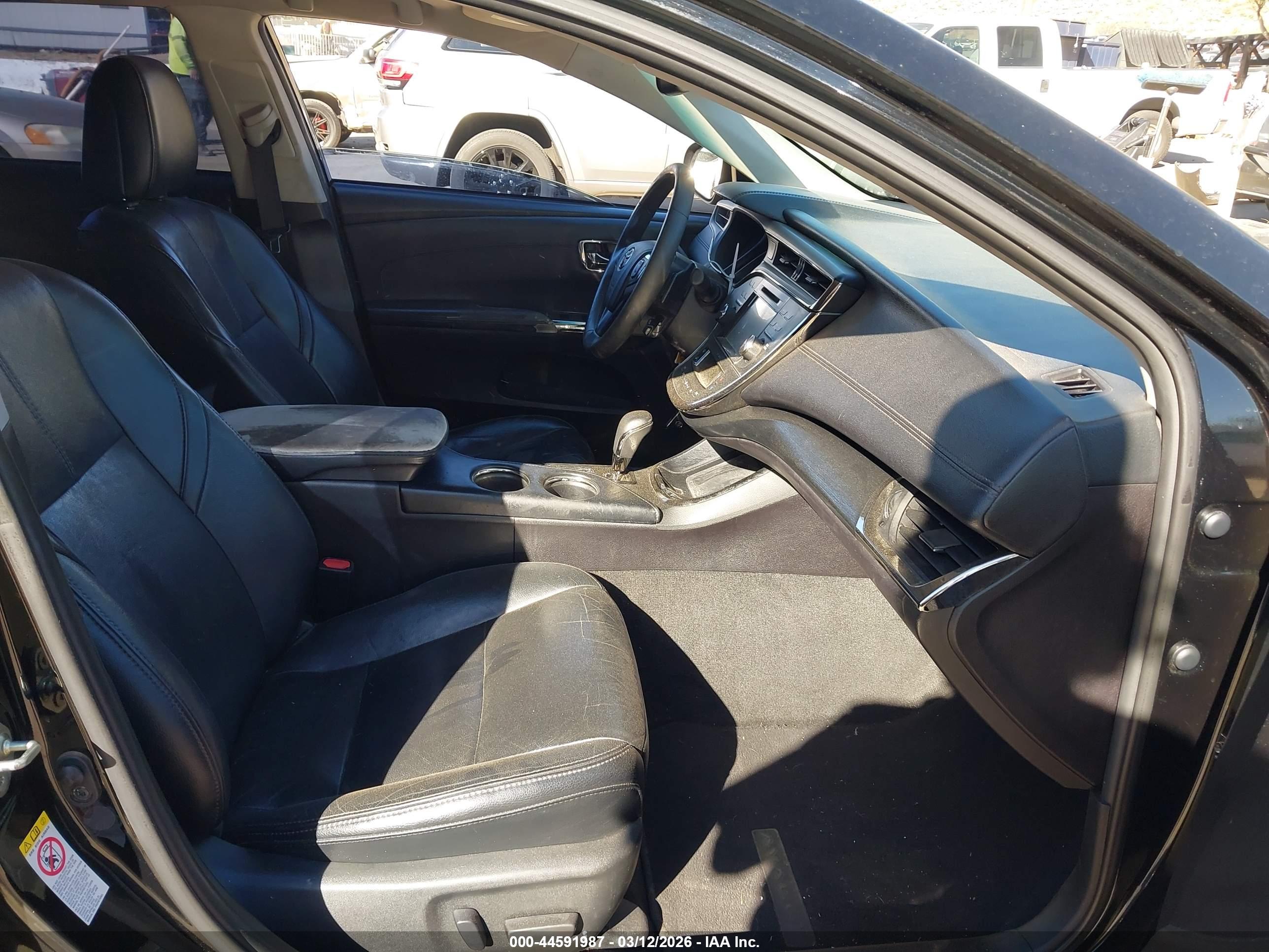TOYOTA AVALON image 5