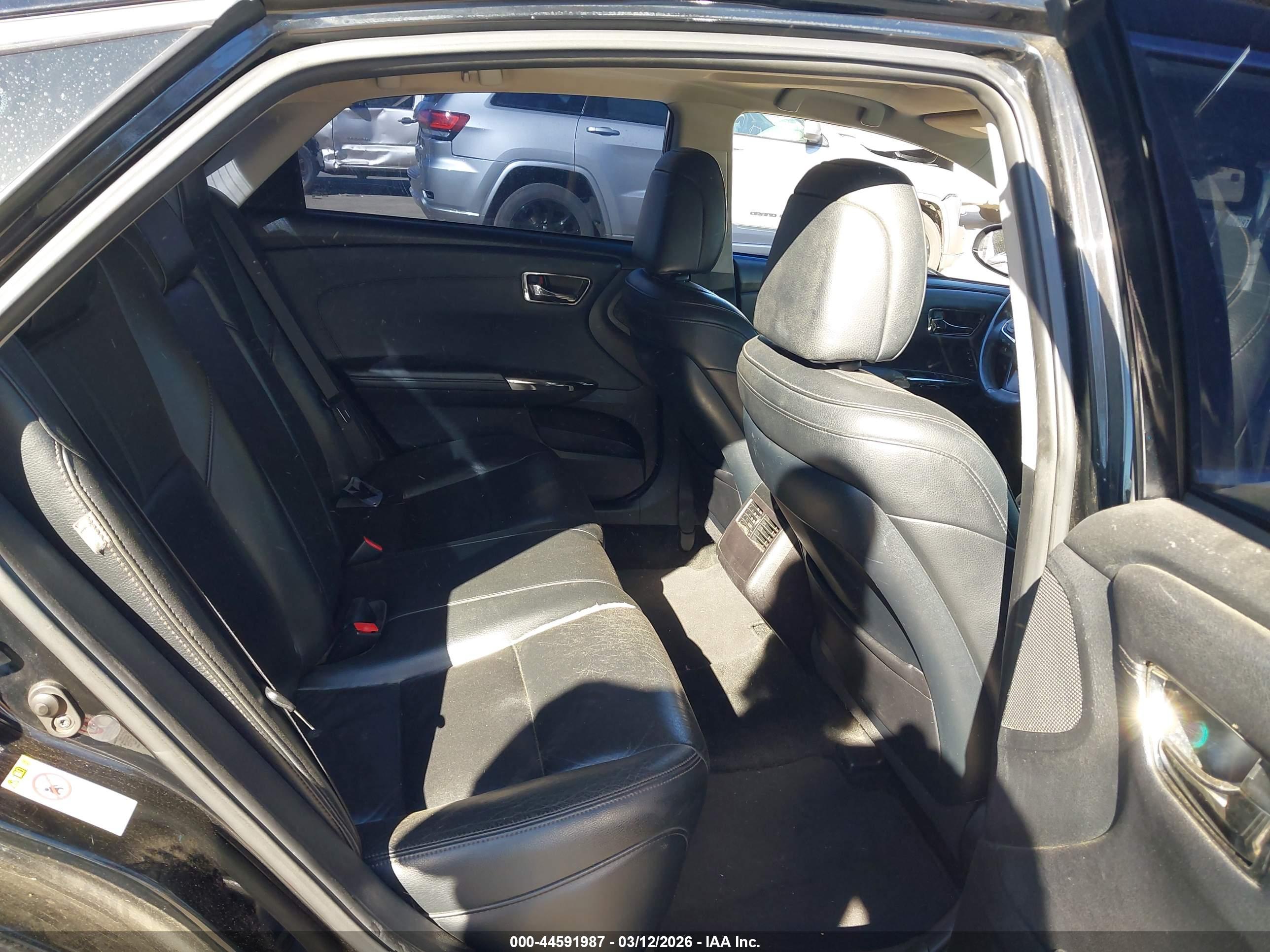 TOYOTA AVALON image 8