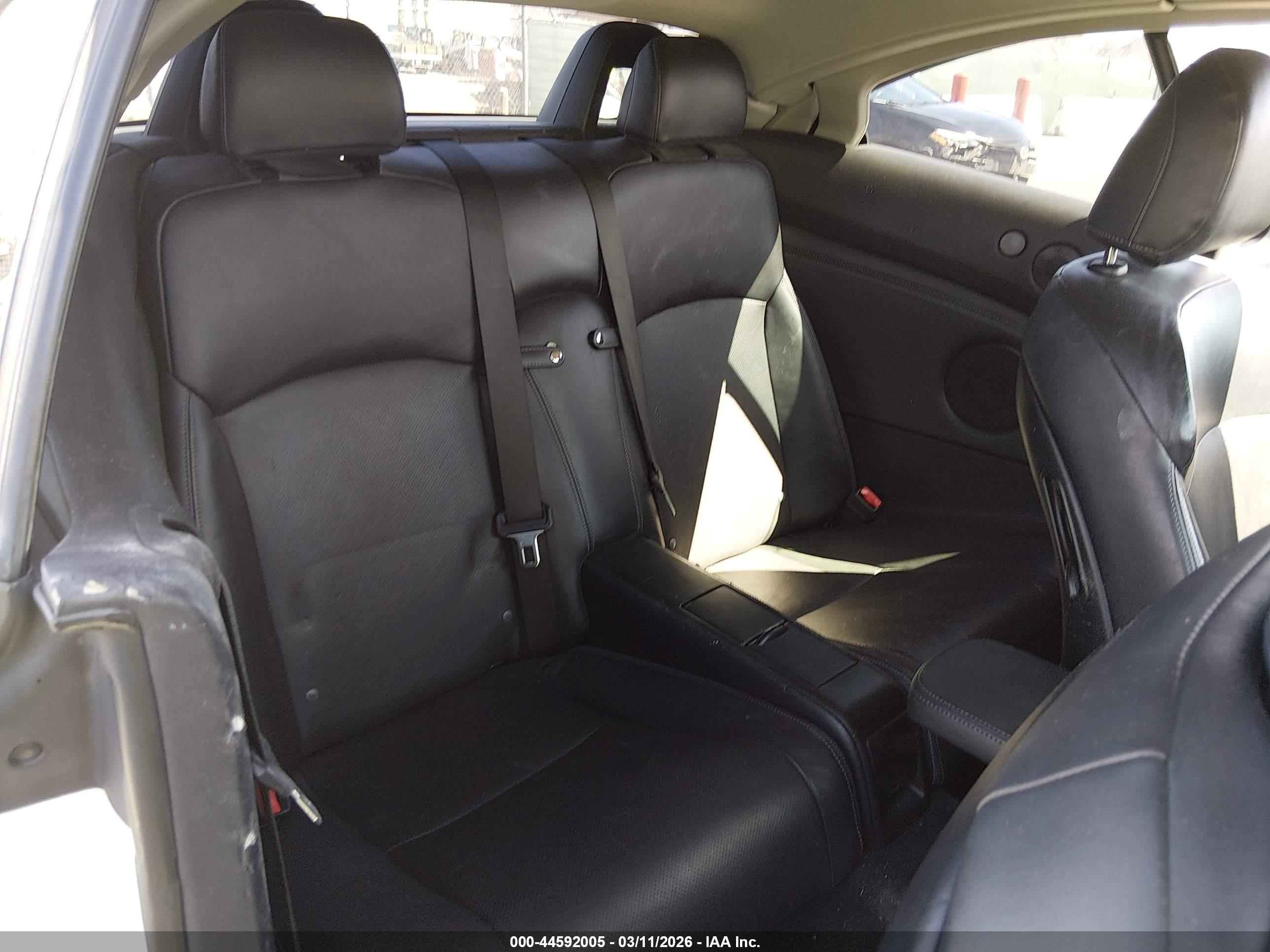 LEXUS IS image 8