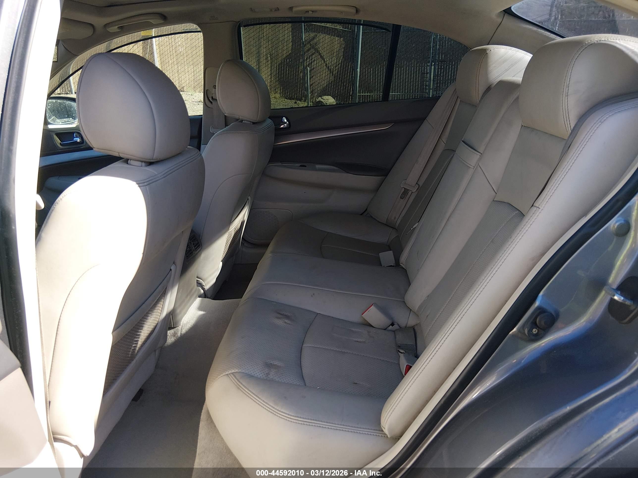 INFINITI G37 image 8