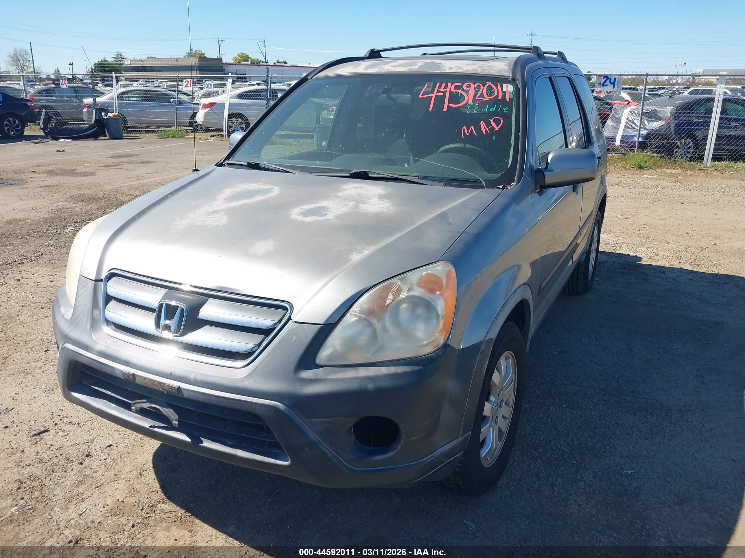 HONDA CR-V image 2