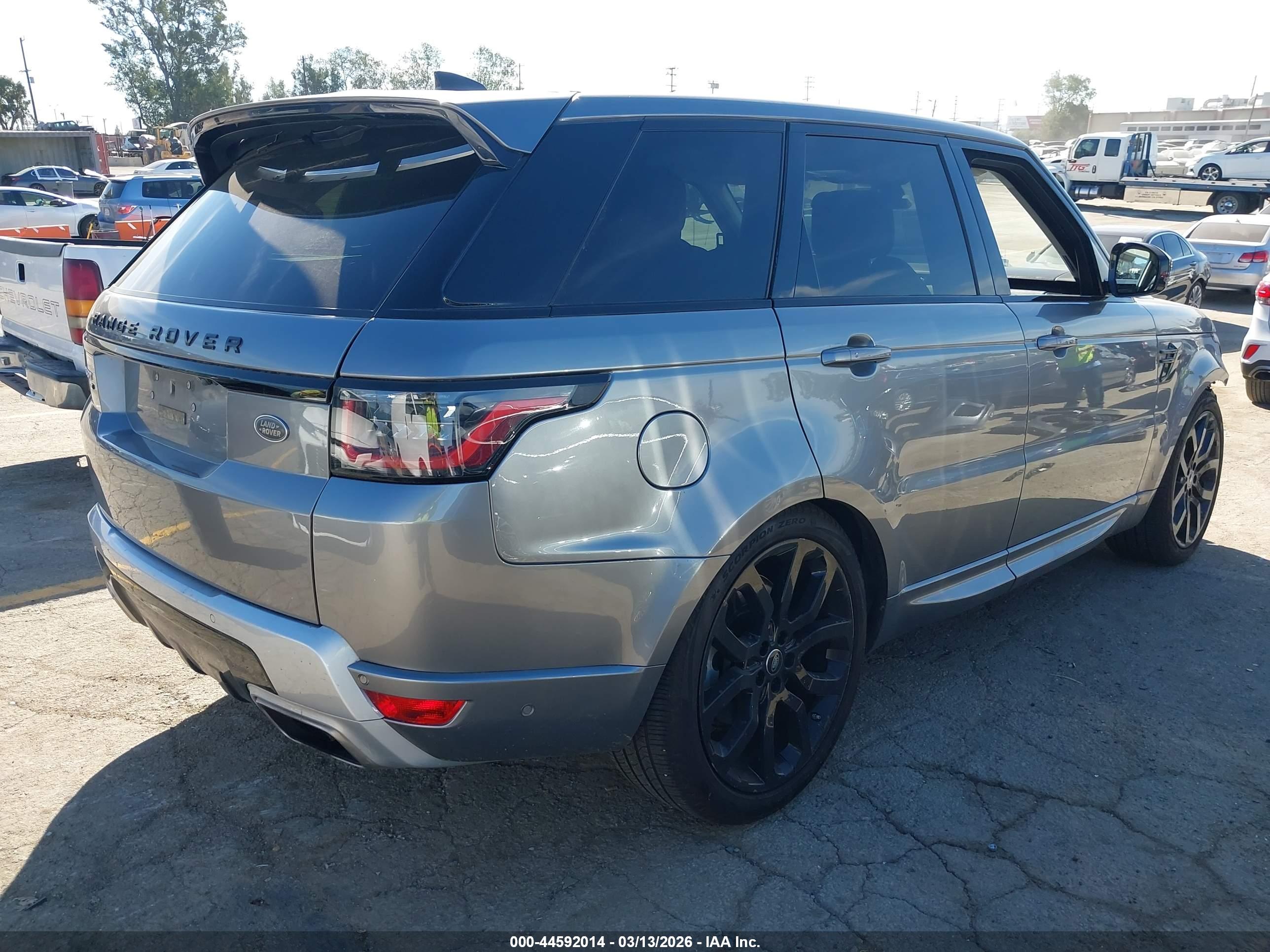 LAND ROVER image 4