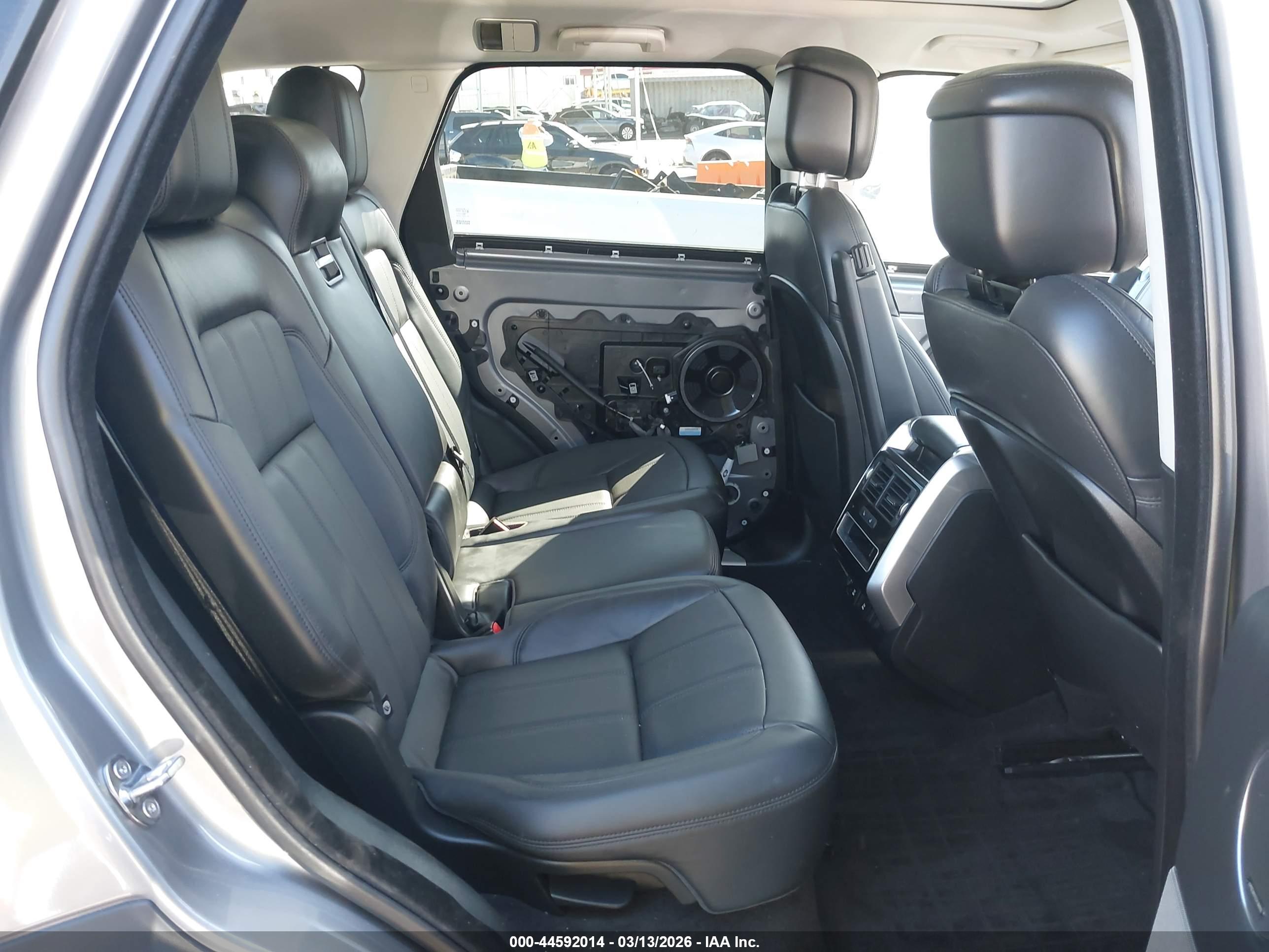 LAND ROVER image 8