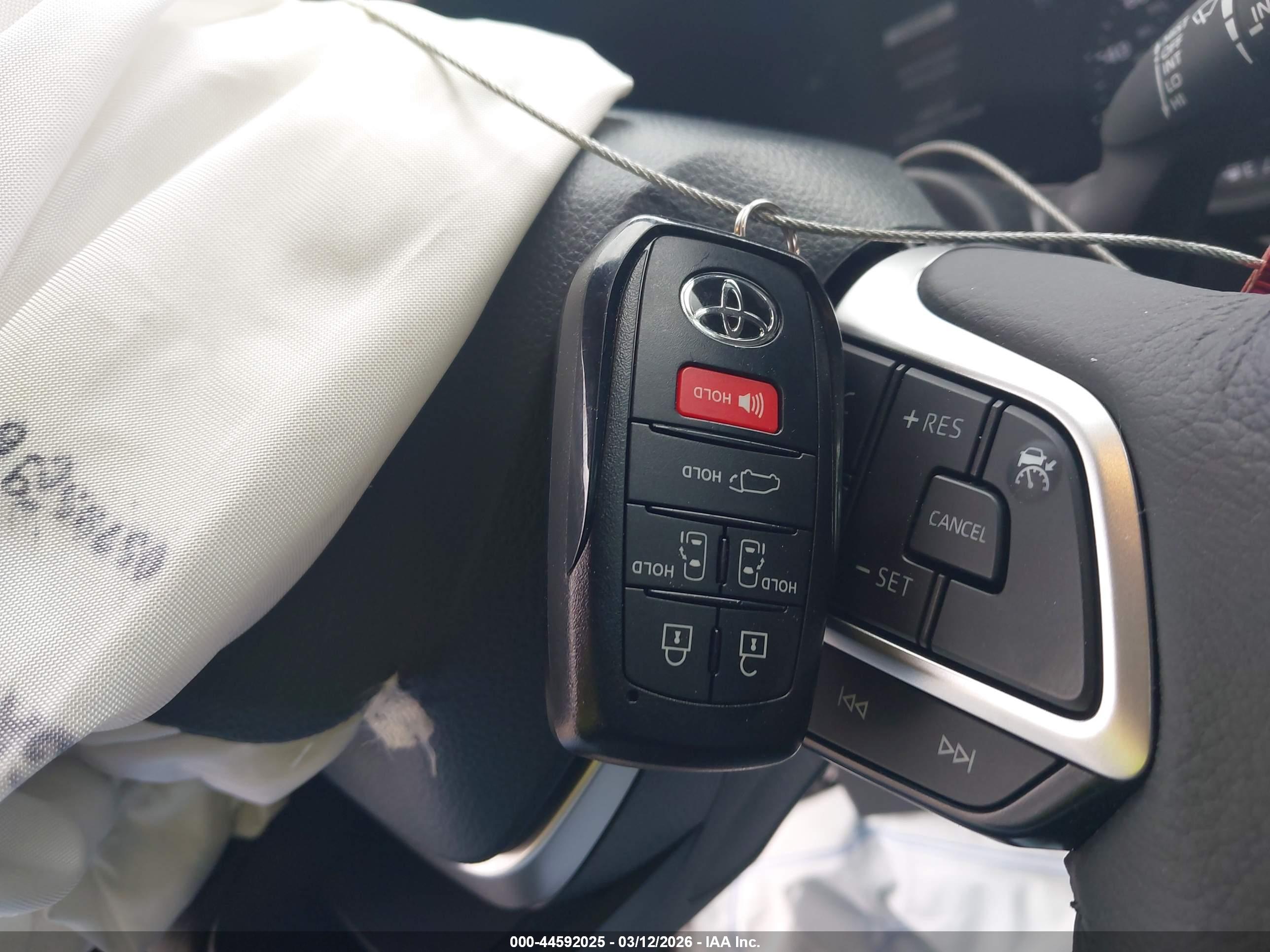 TOYOTA SIENNA image 11