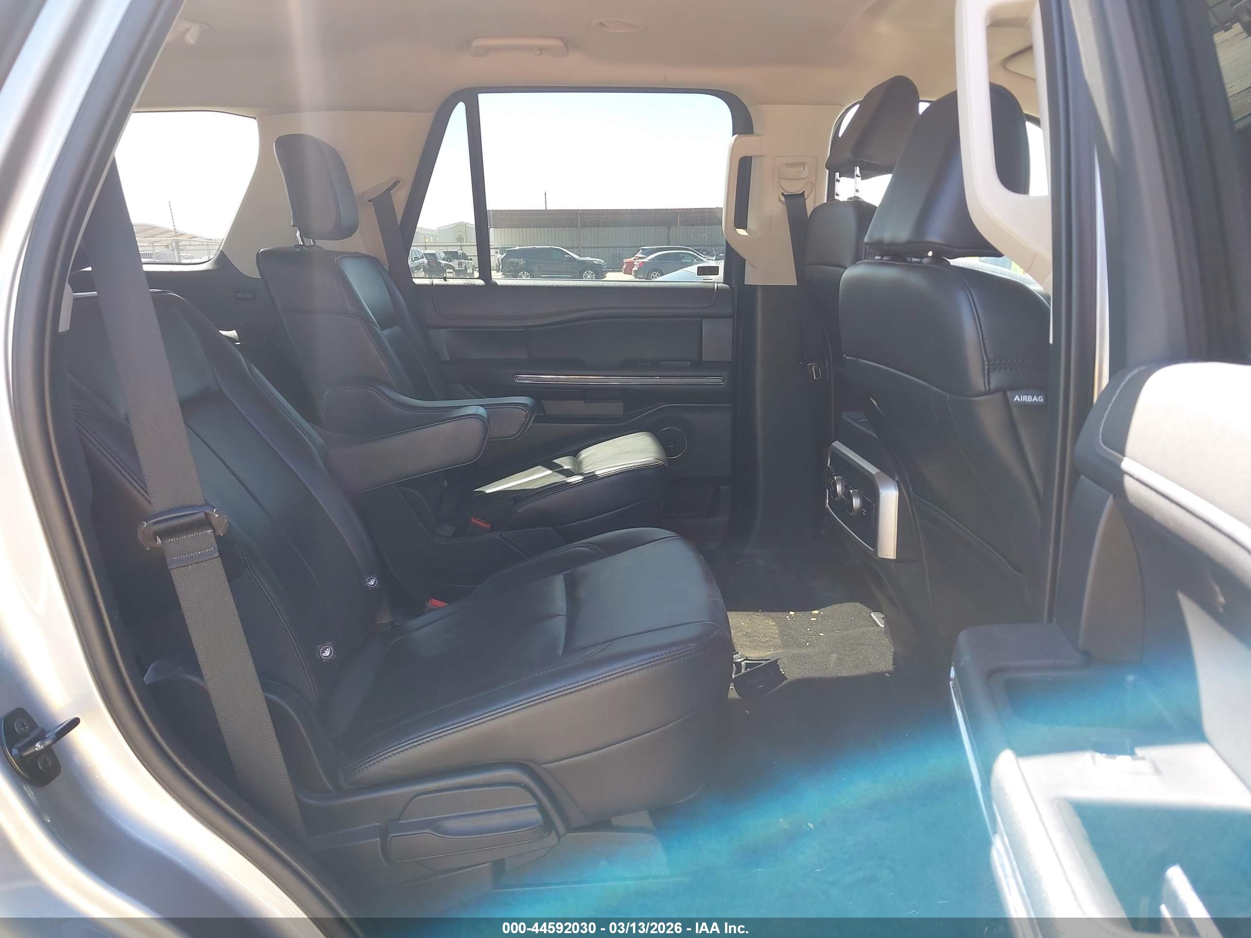 FORD EXPEDITION image 8