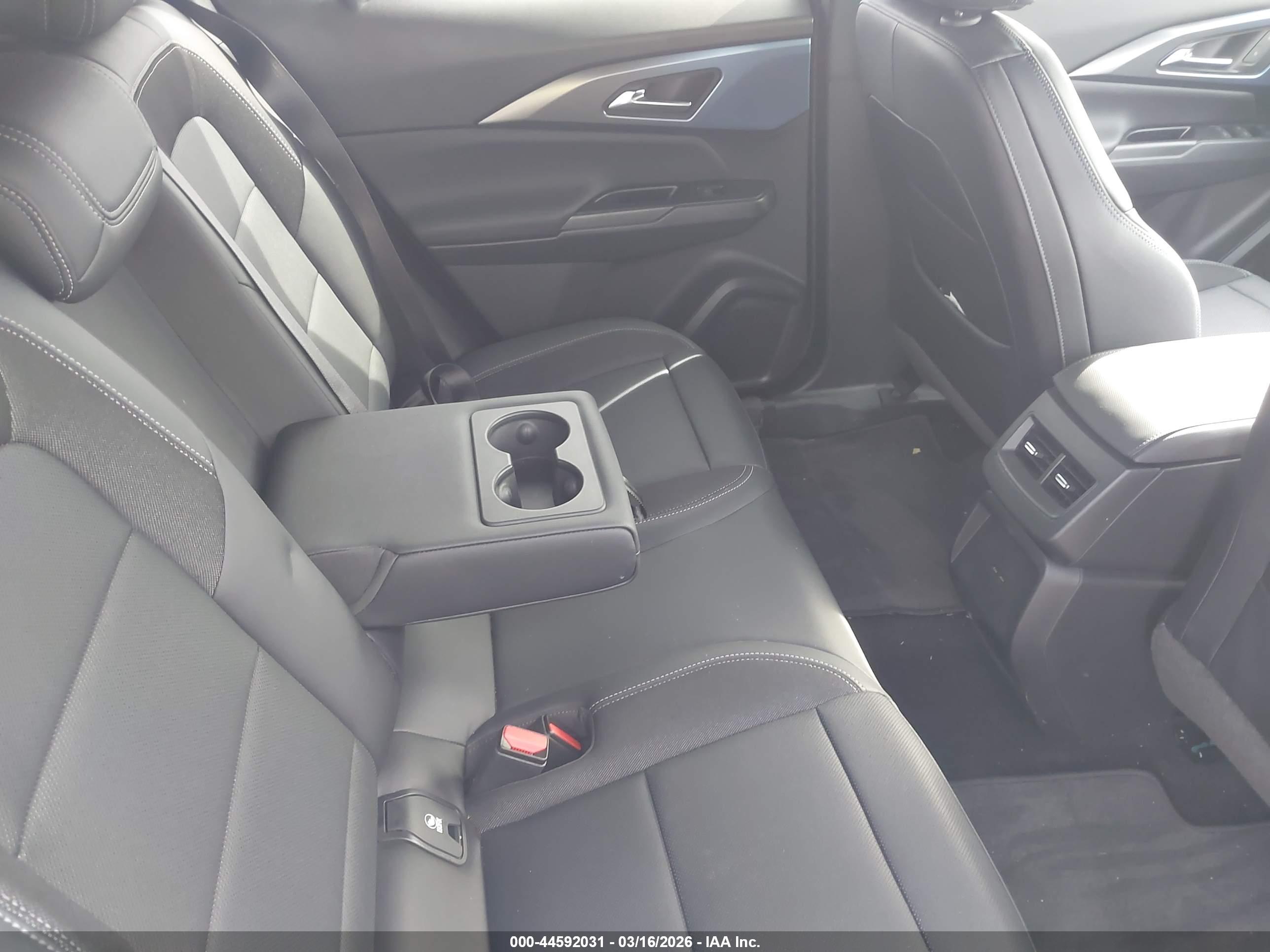 CHEVROLET EQUINOX image 8
