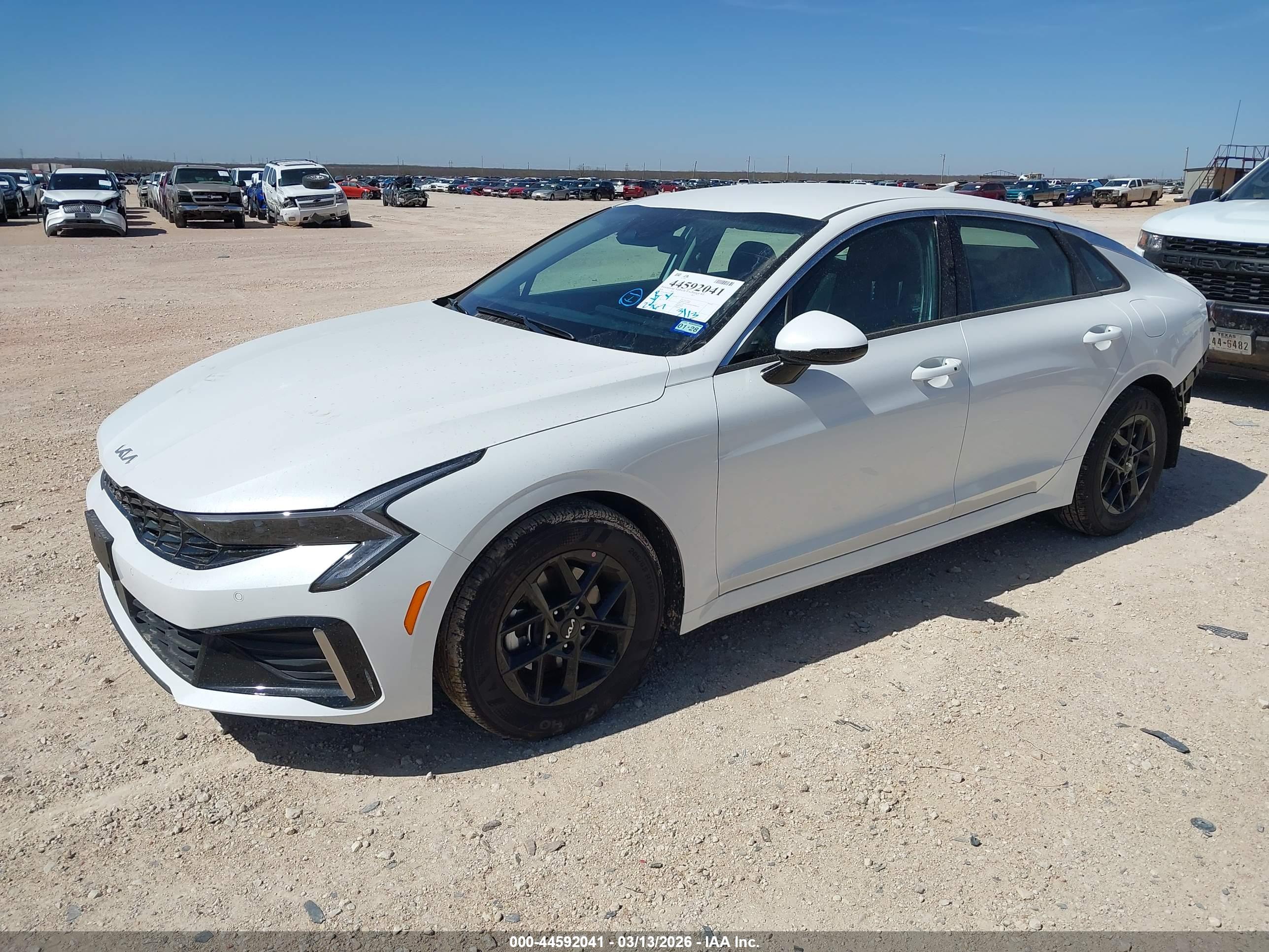 KIA K5 image 2