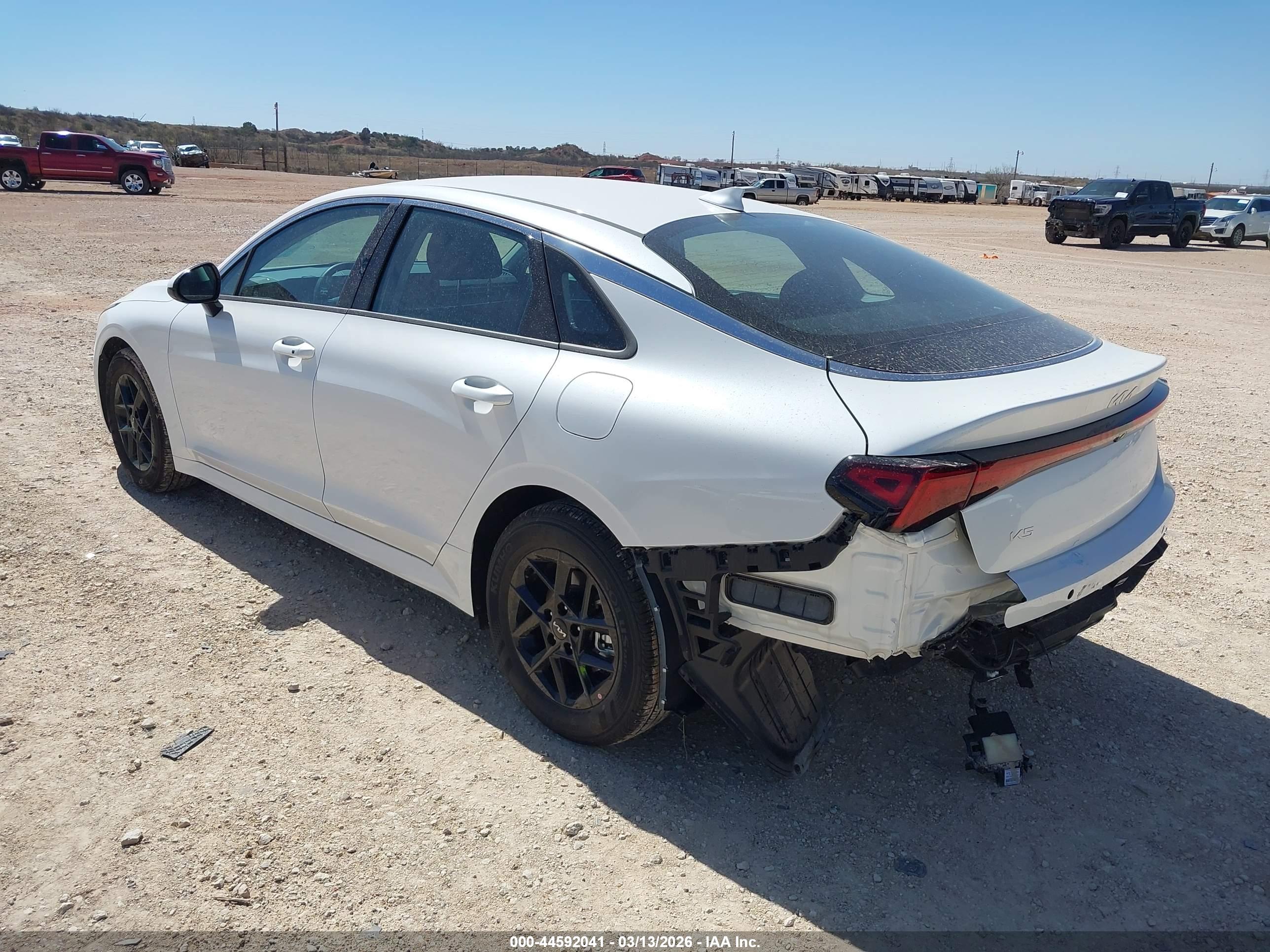 KIA K5 image 3
