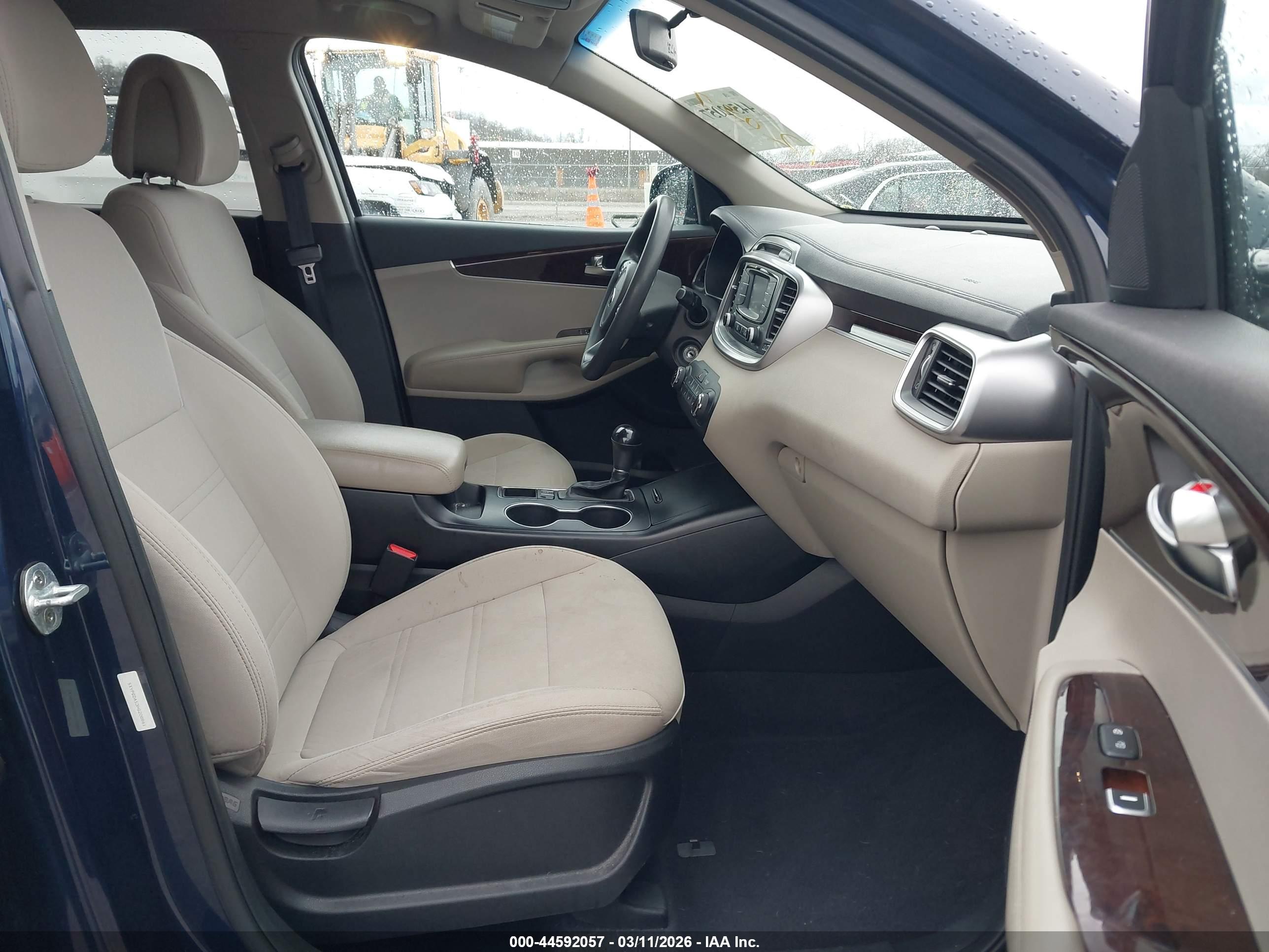 KIA SORENTO image 5