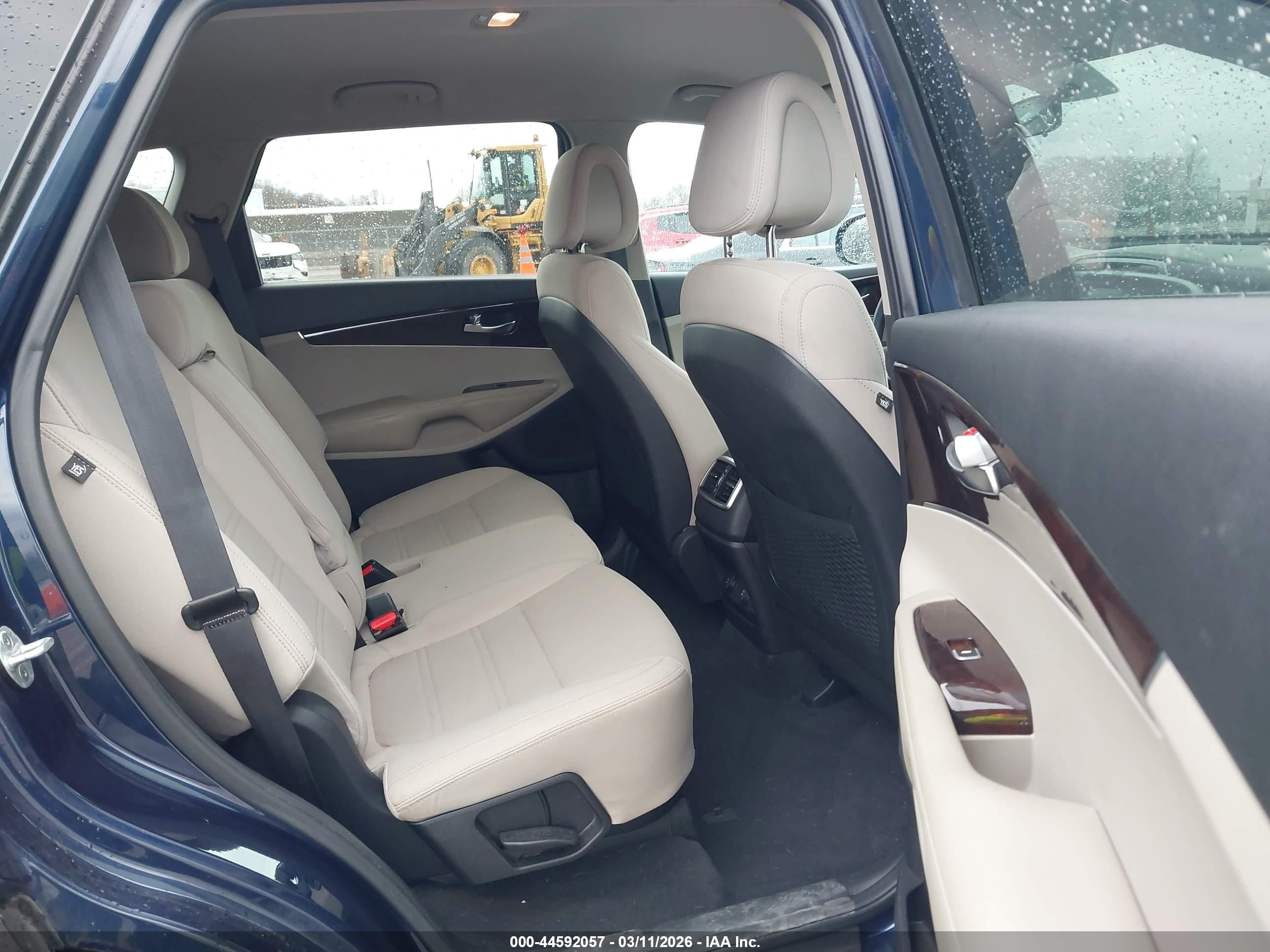KIA SORENTO image 8