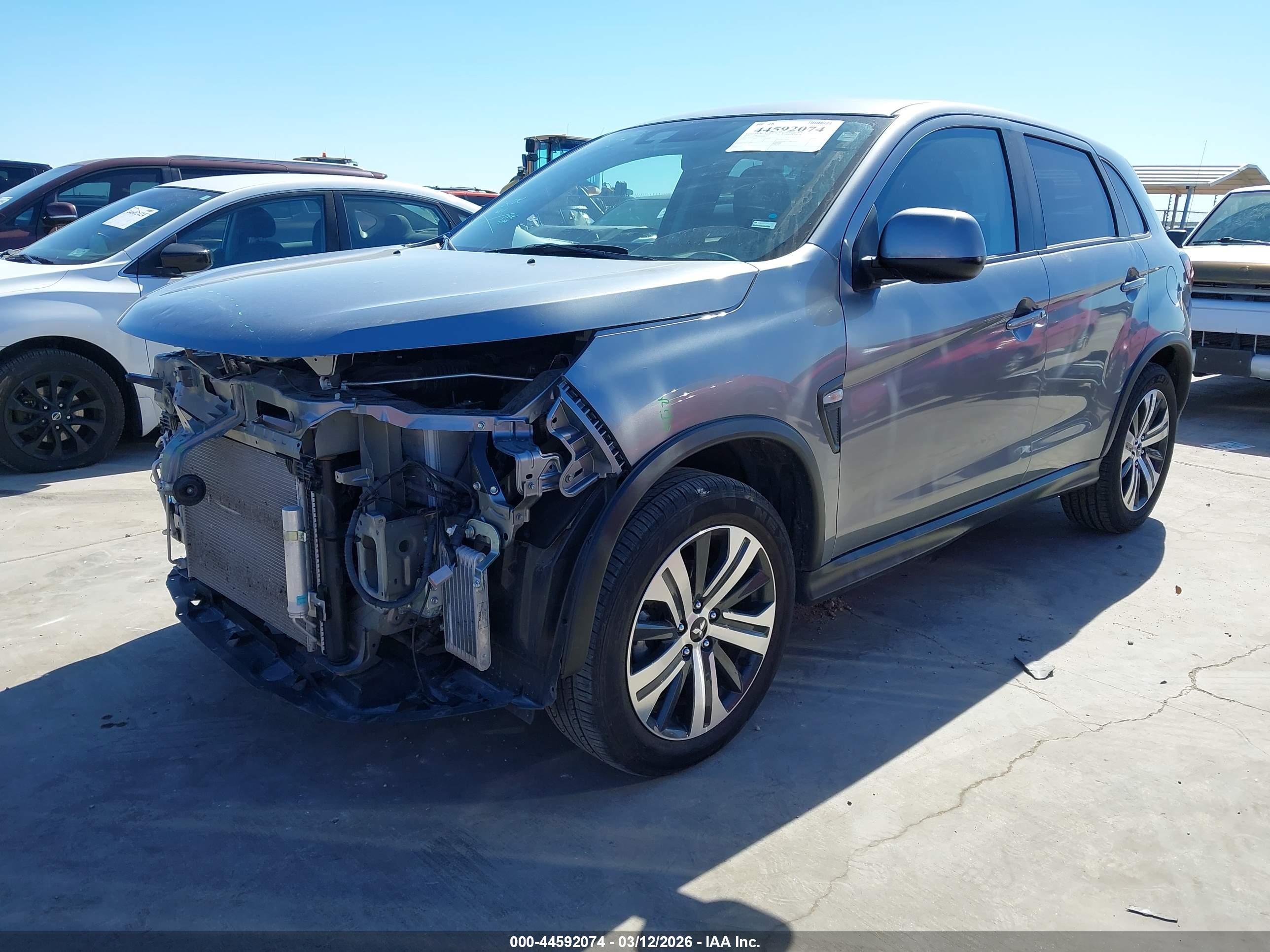 MITSUBISHI OUTLANDER image 2