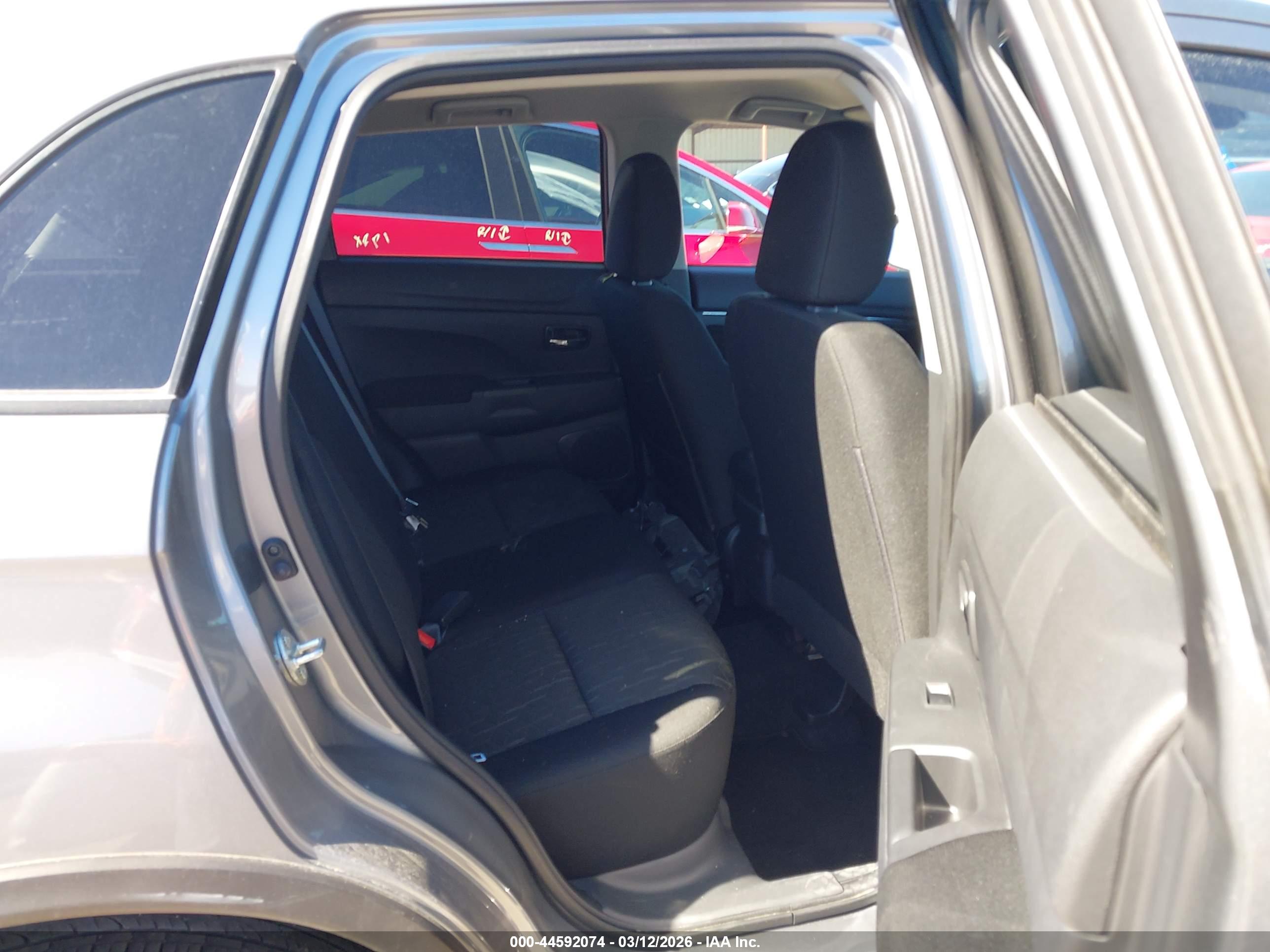MITSUBISHI OUTLANDER image 8