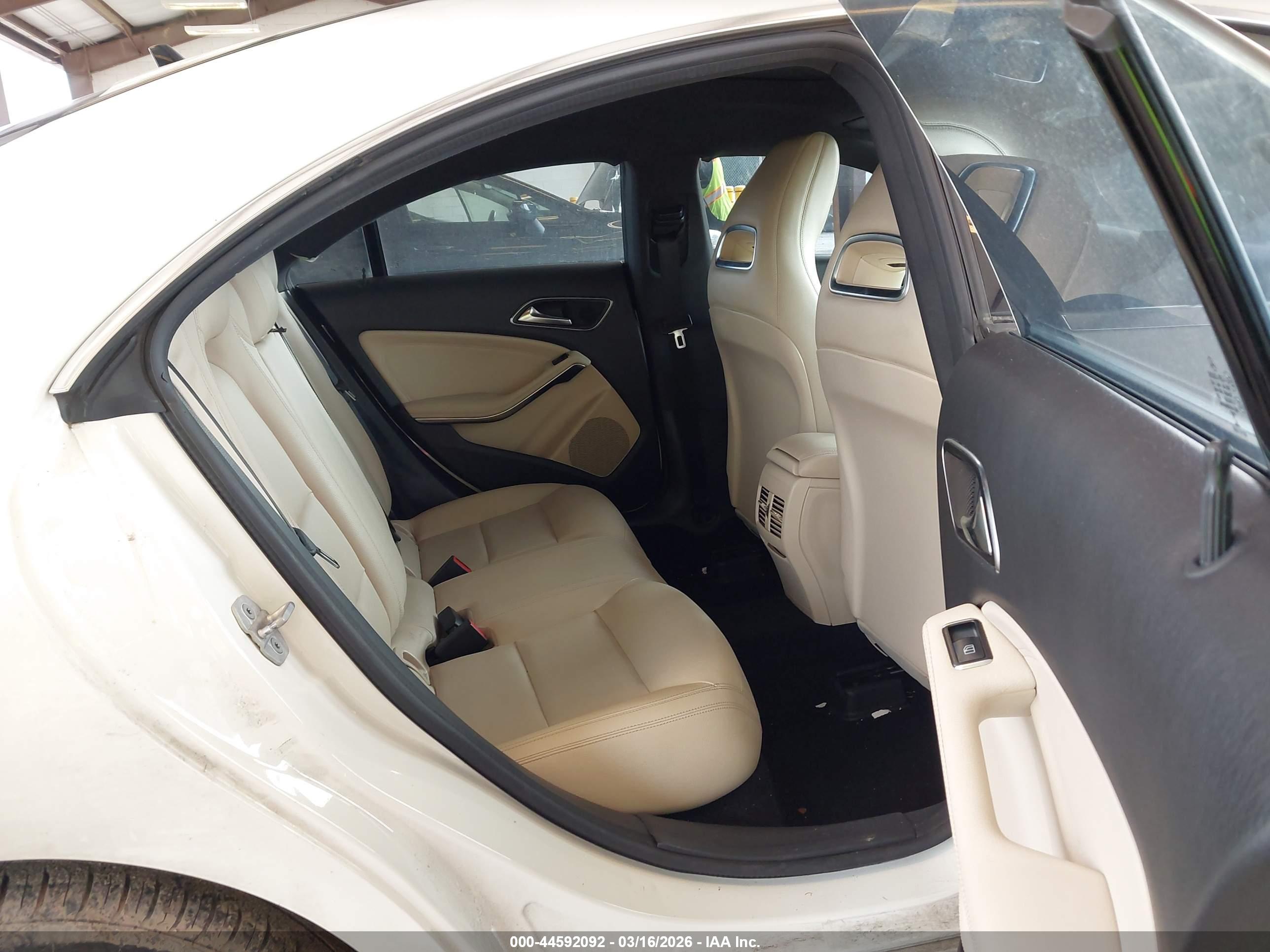 MERCEDES-BENZ CLA image 8