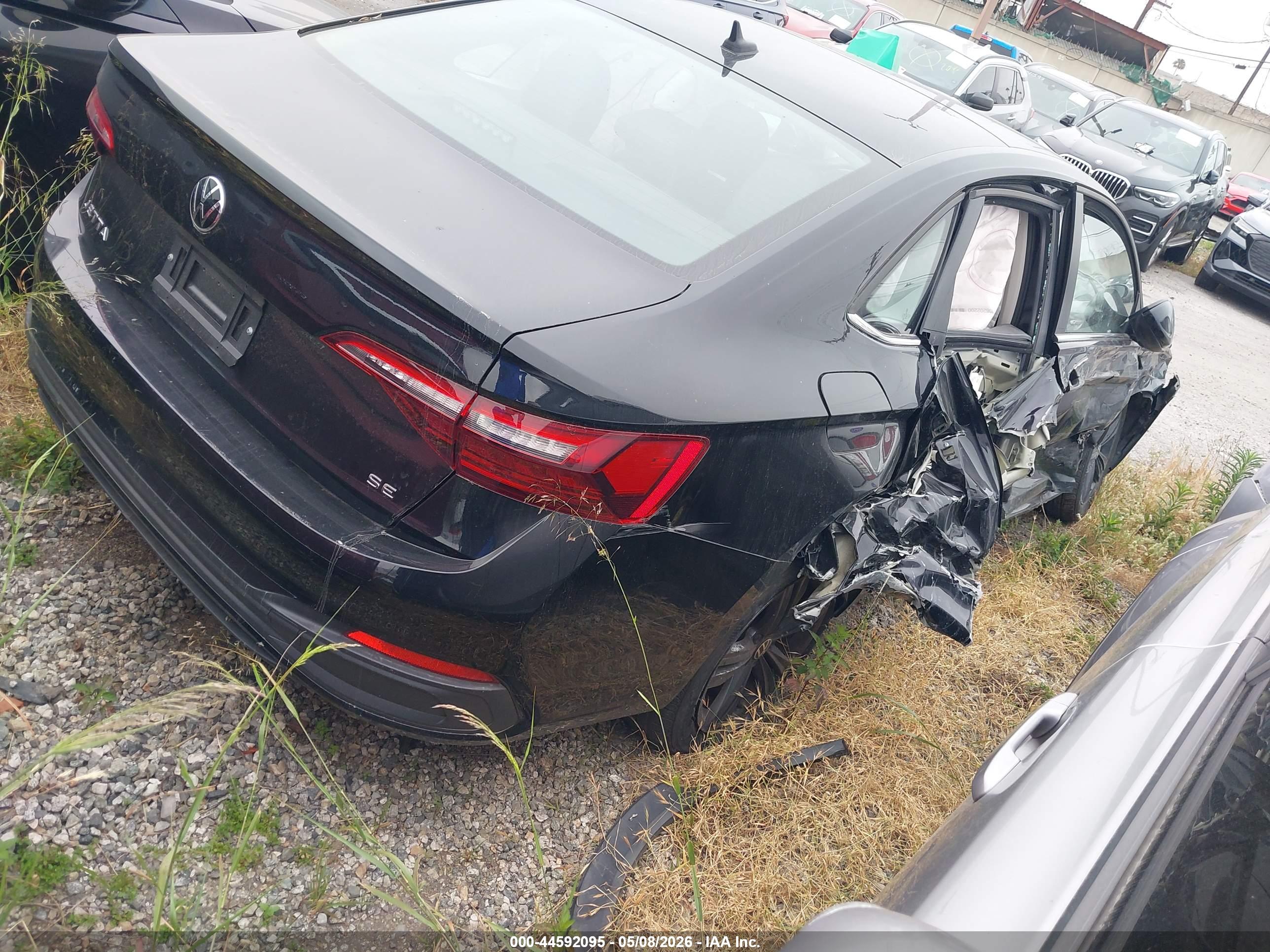 VOLKSWAGEN JETTA image 4