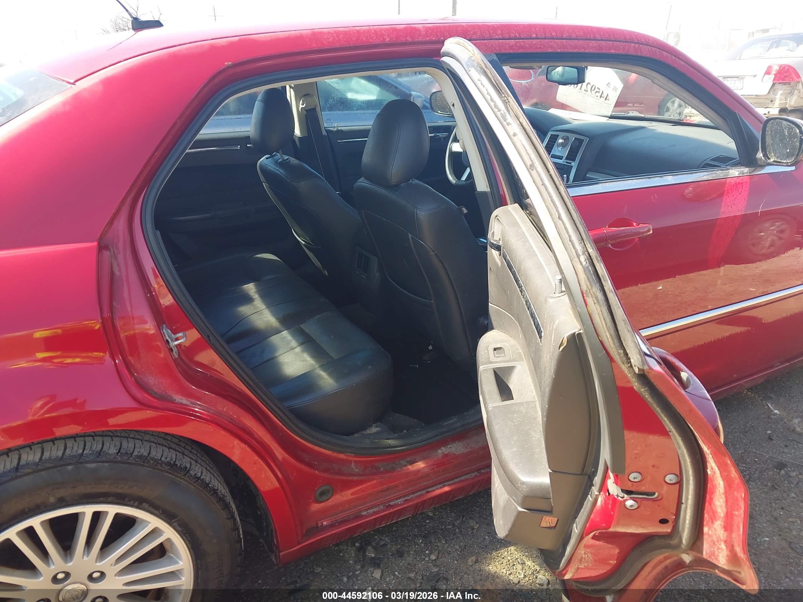 CHRYSLER 300 image 8