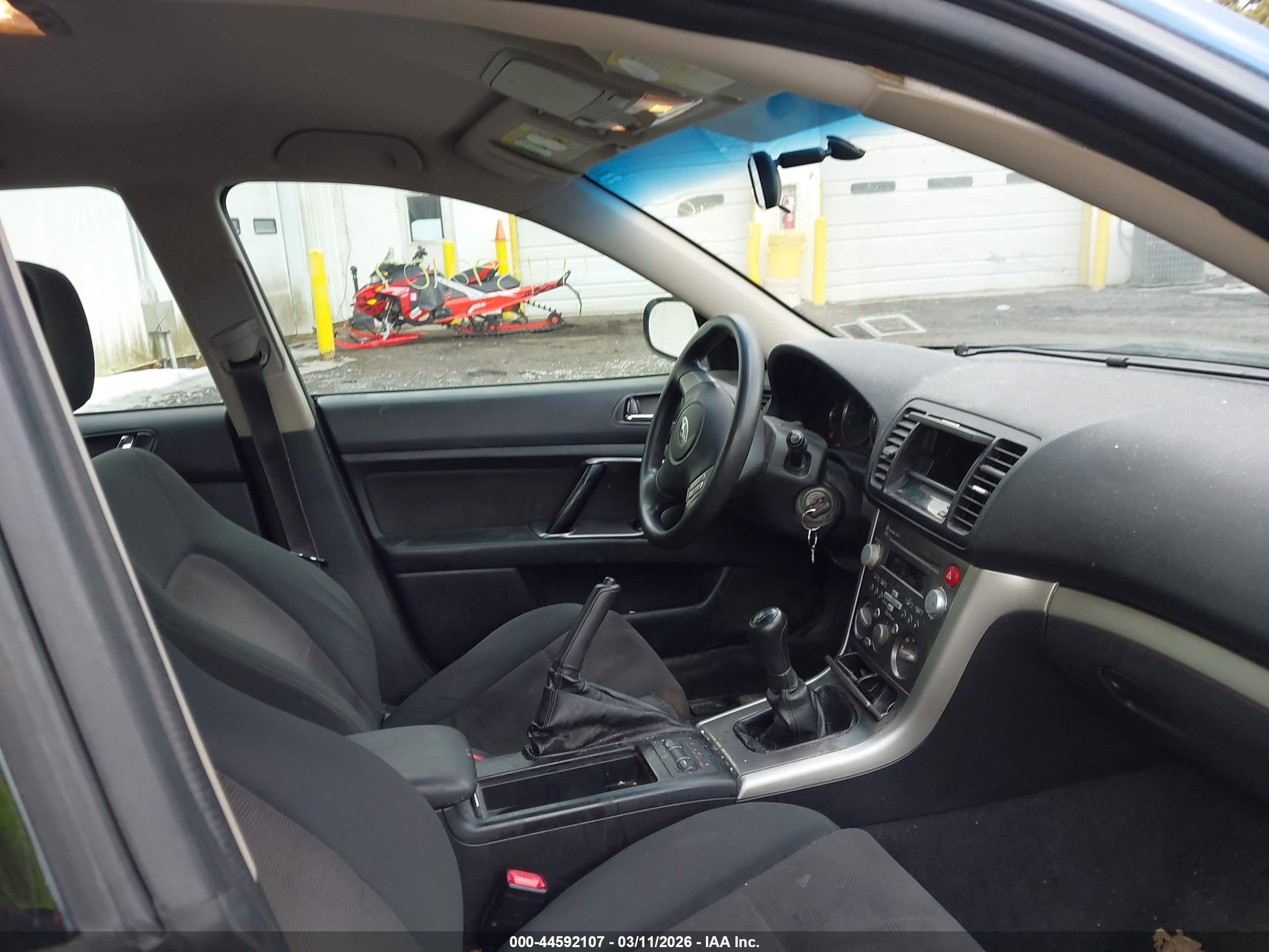 SUBARU OUTBACK image 5