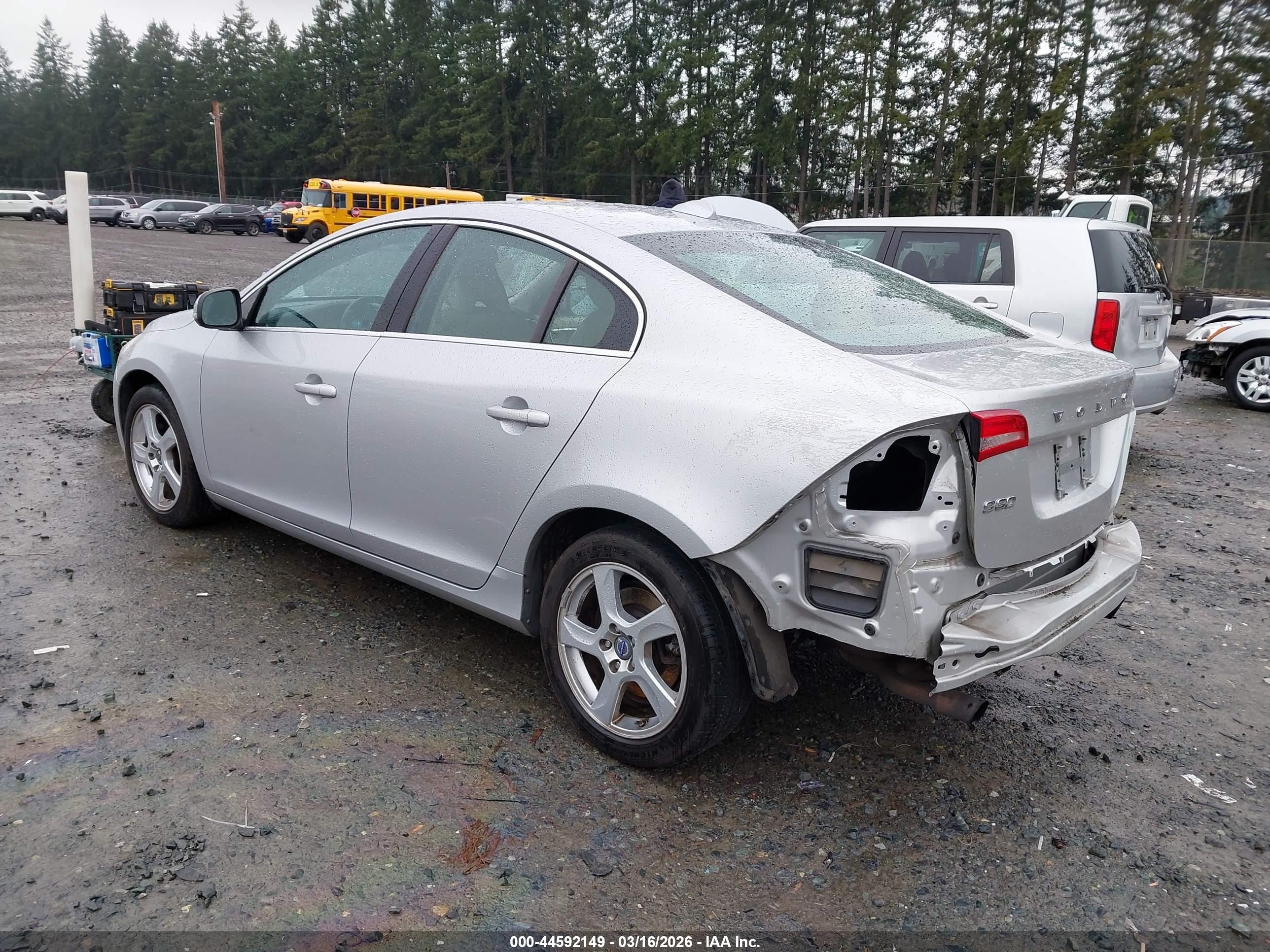 VOLVO S60 image 3