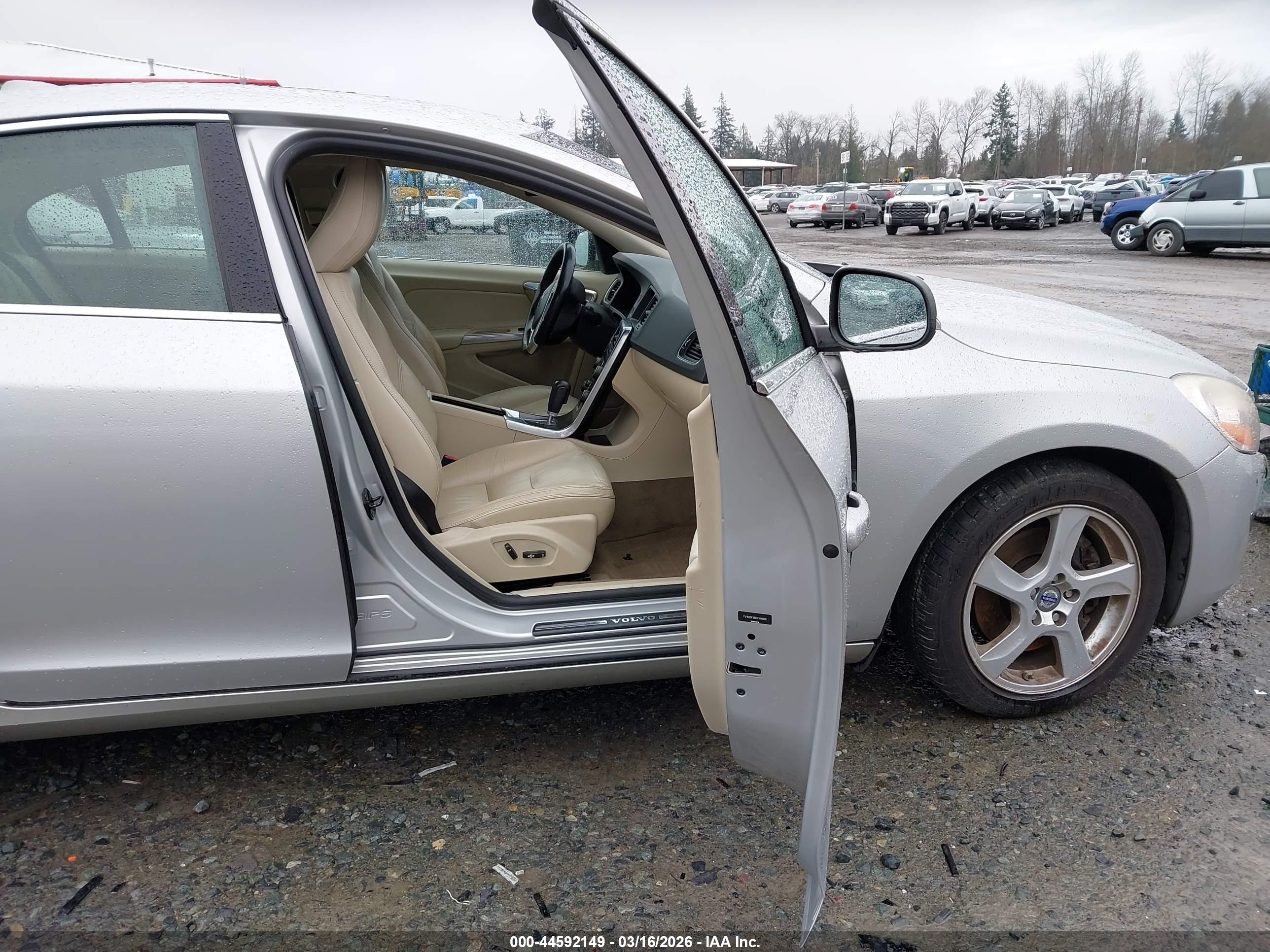 VOLVO S60 image 5