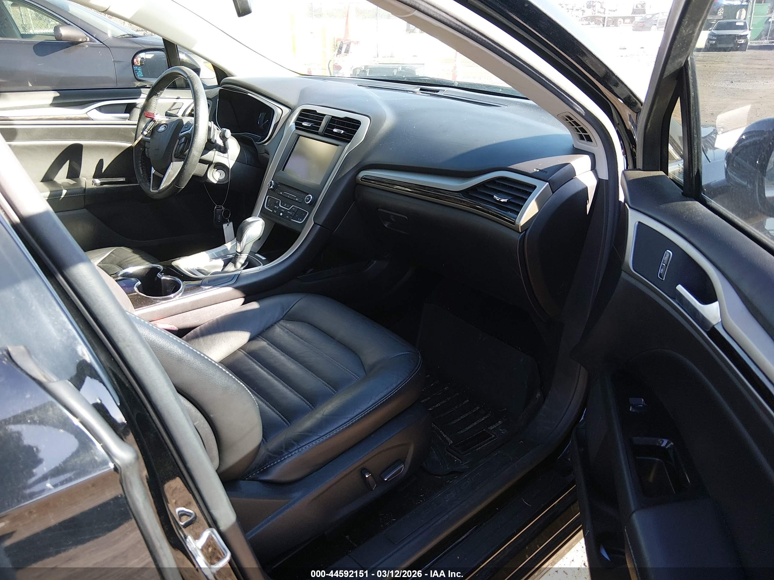 FORD FUSION image 5