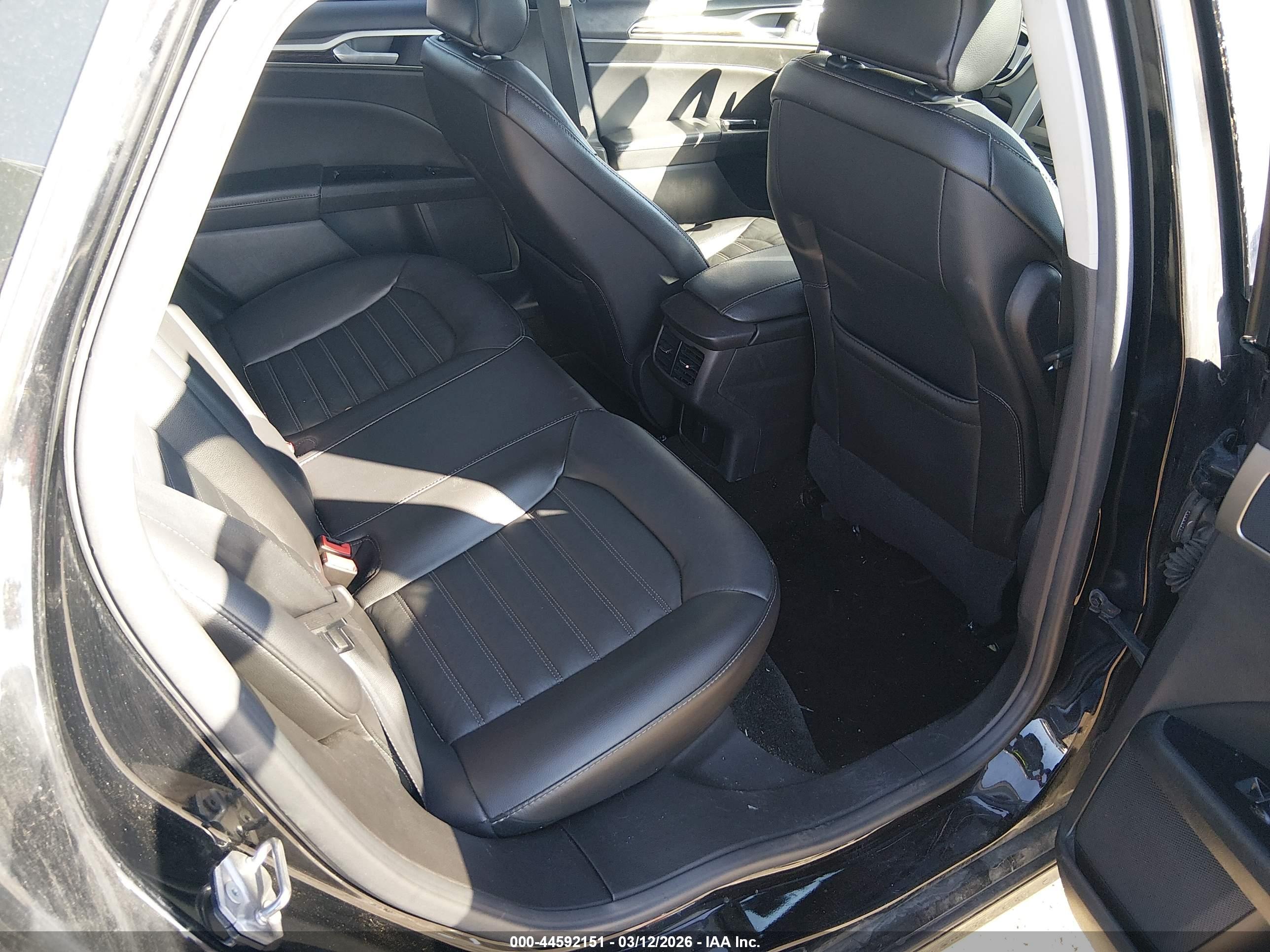 FORD FUSION image 8