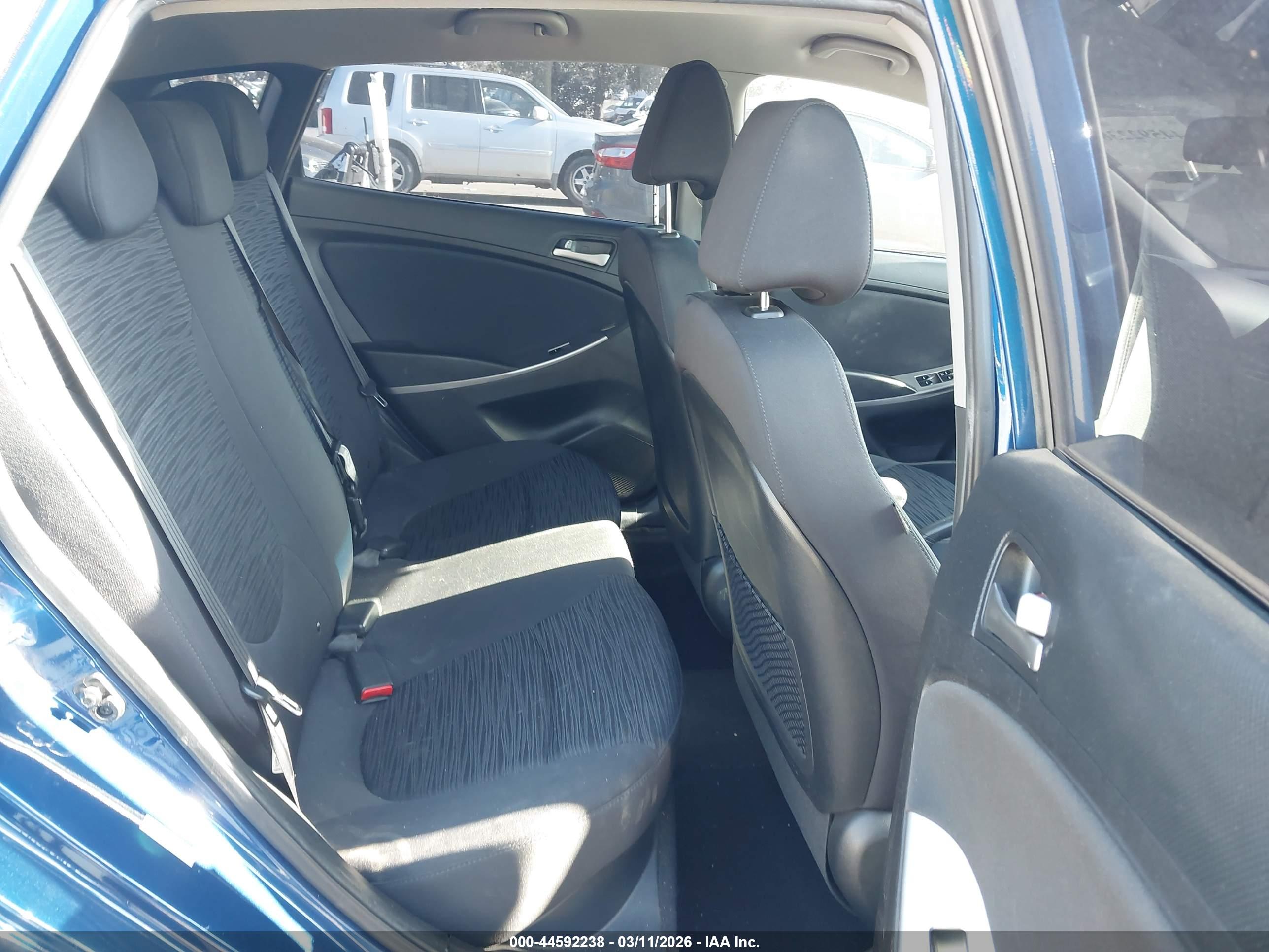 HYUNDAI ACCENT image 8