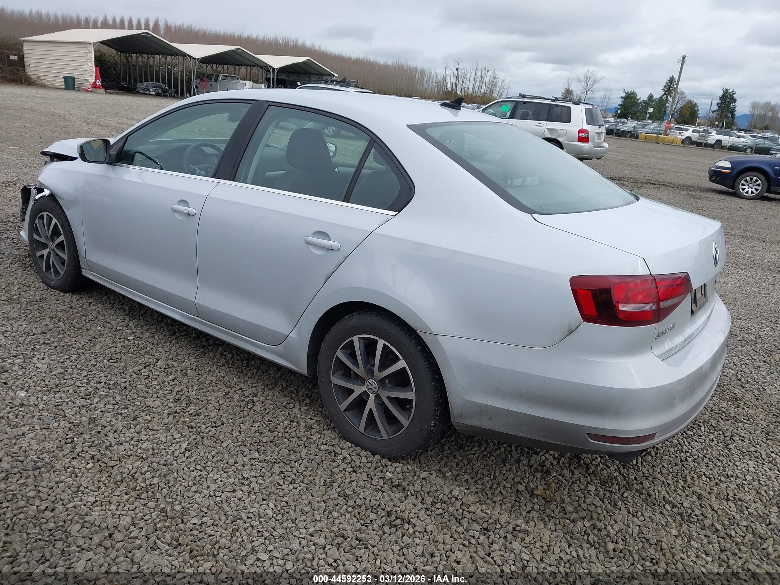 VOLKSWAGEN JETTA image 3