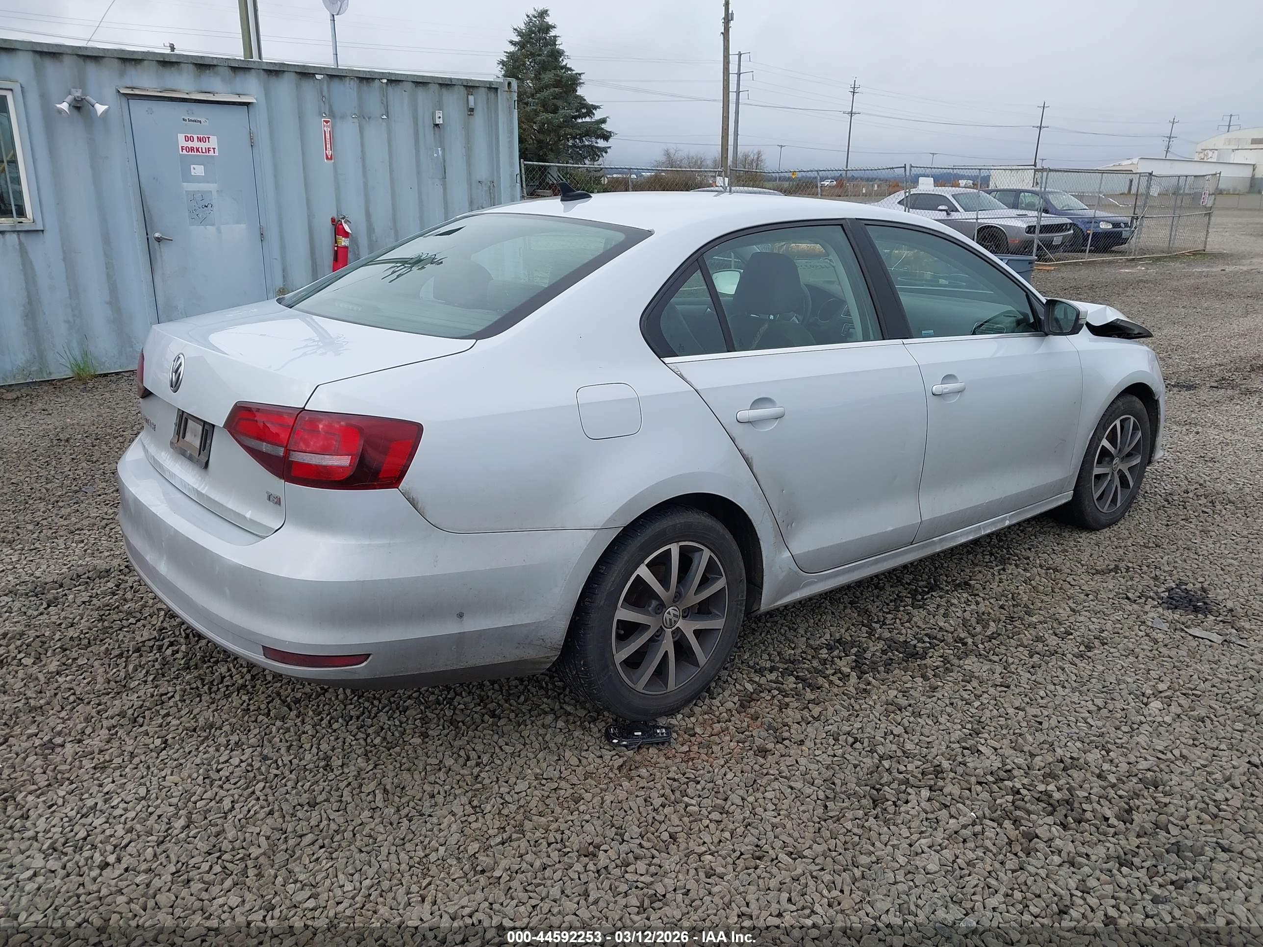 VOLKSWAGEN JETTA image 4