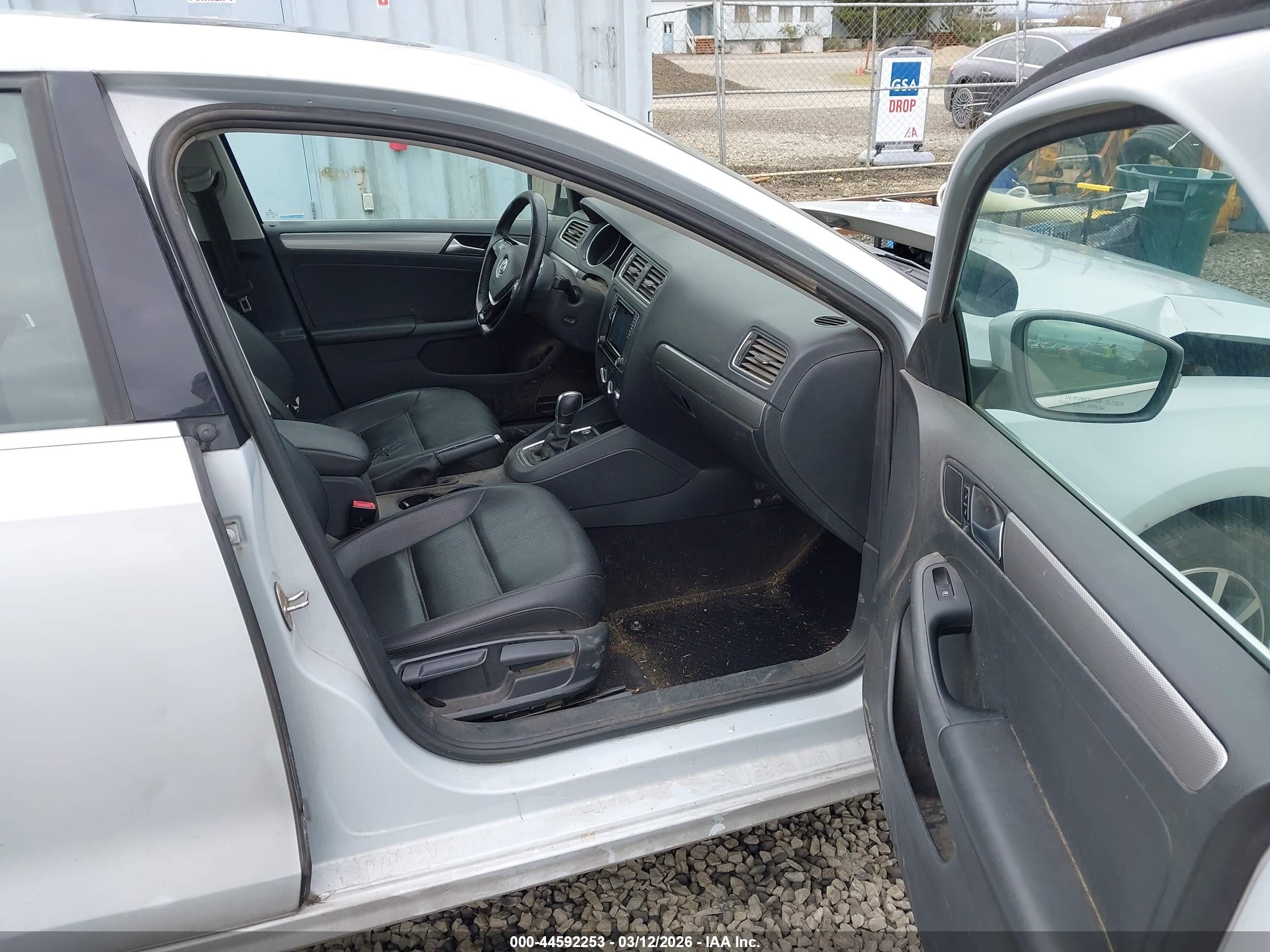 VOLKSWAGEN JETTA image 5
