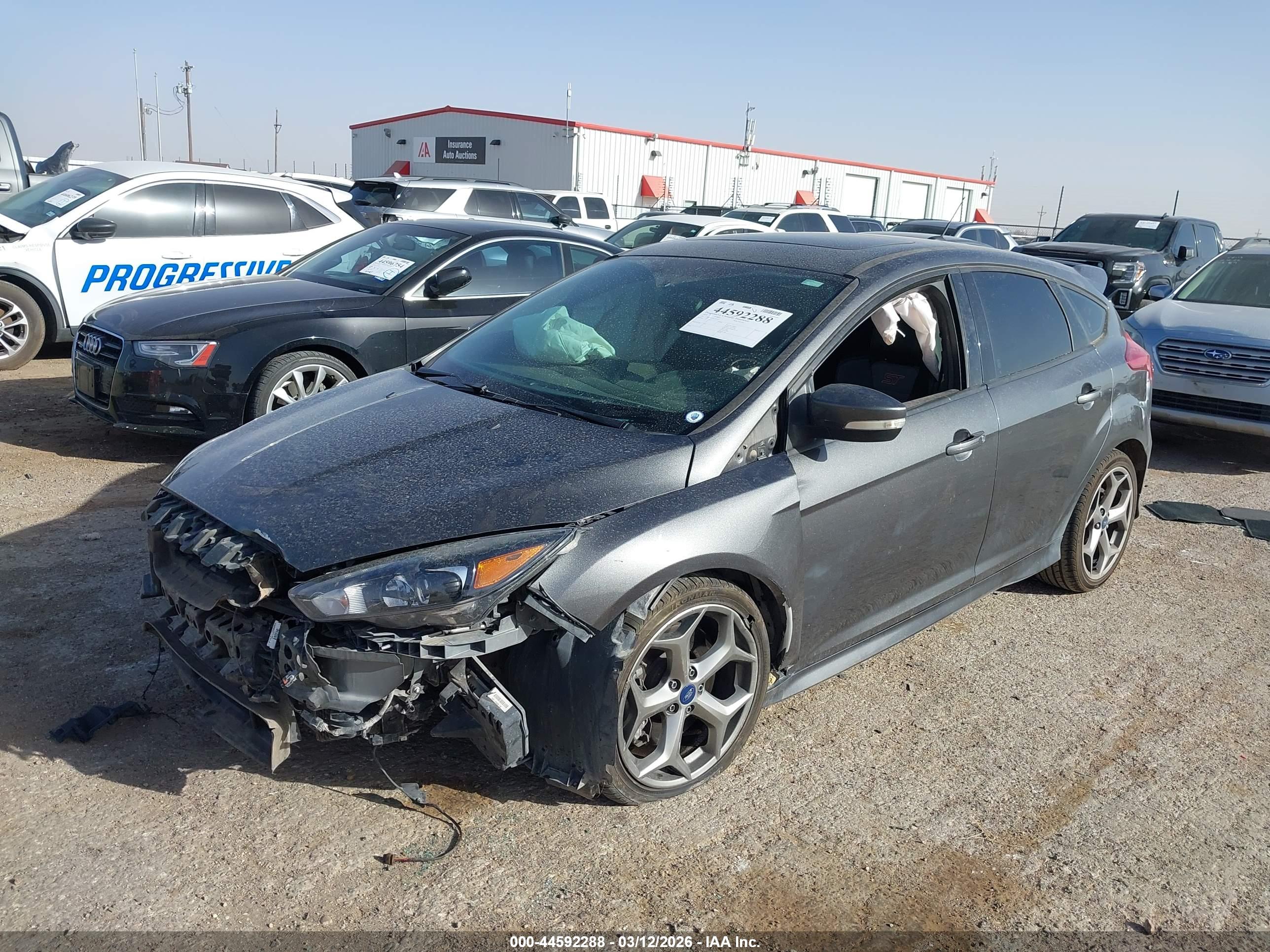 FORD FOCUS image 2