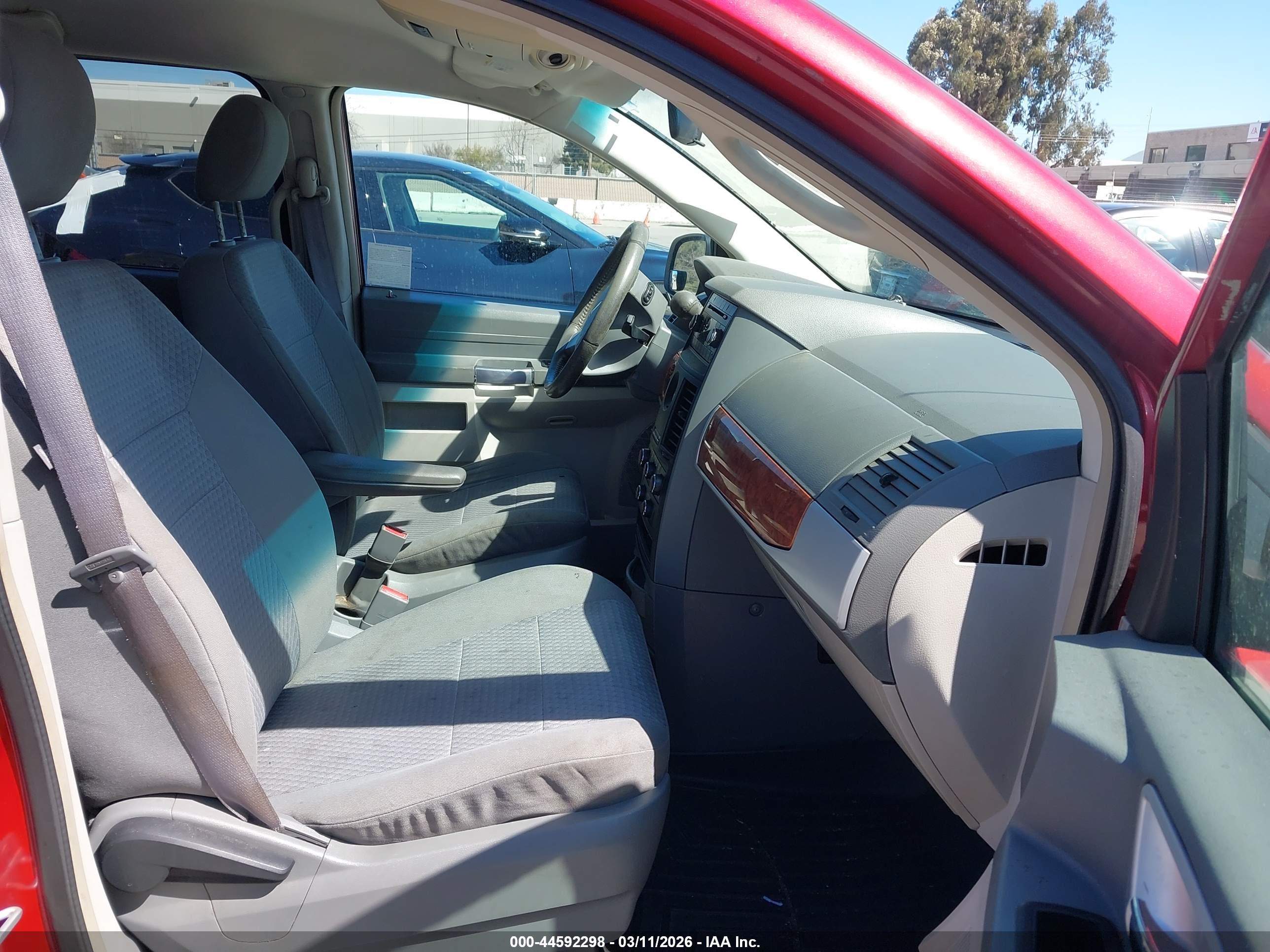 CHRYSLER TOWN image 5