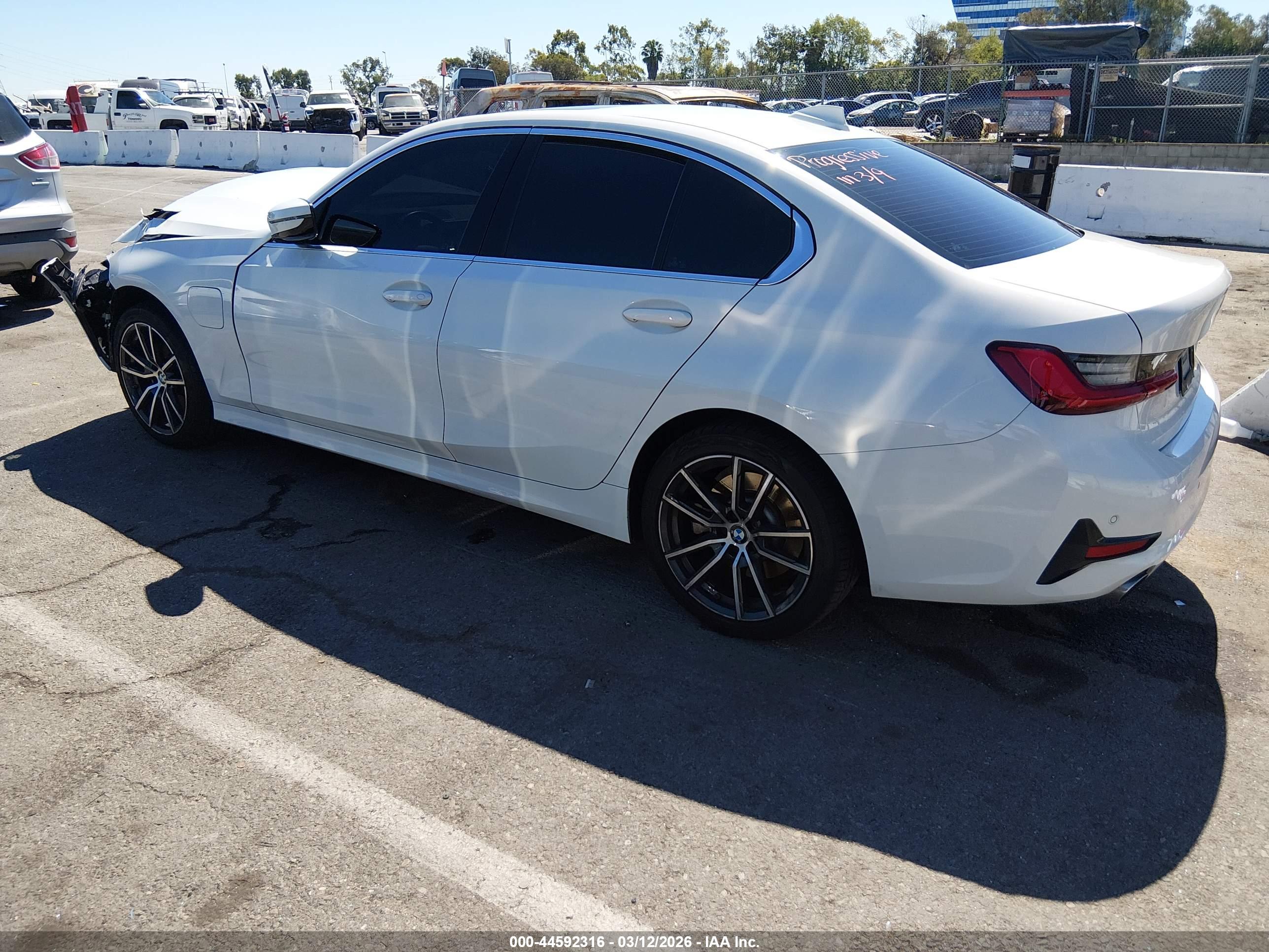 BMW 330E image 3