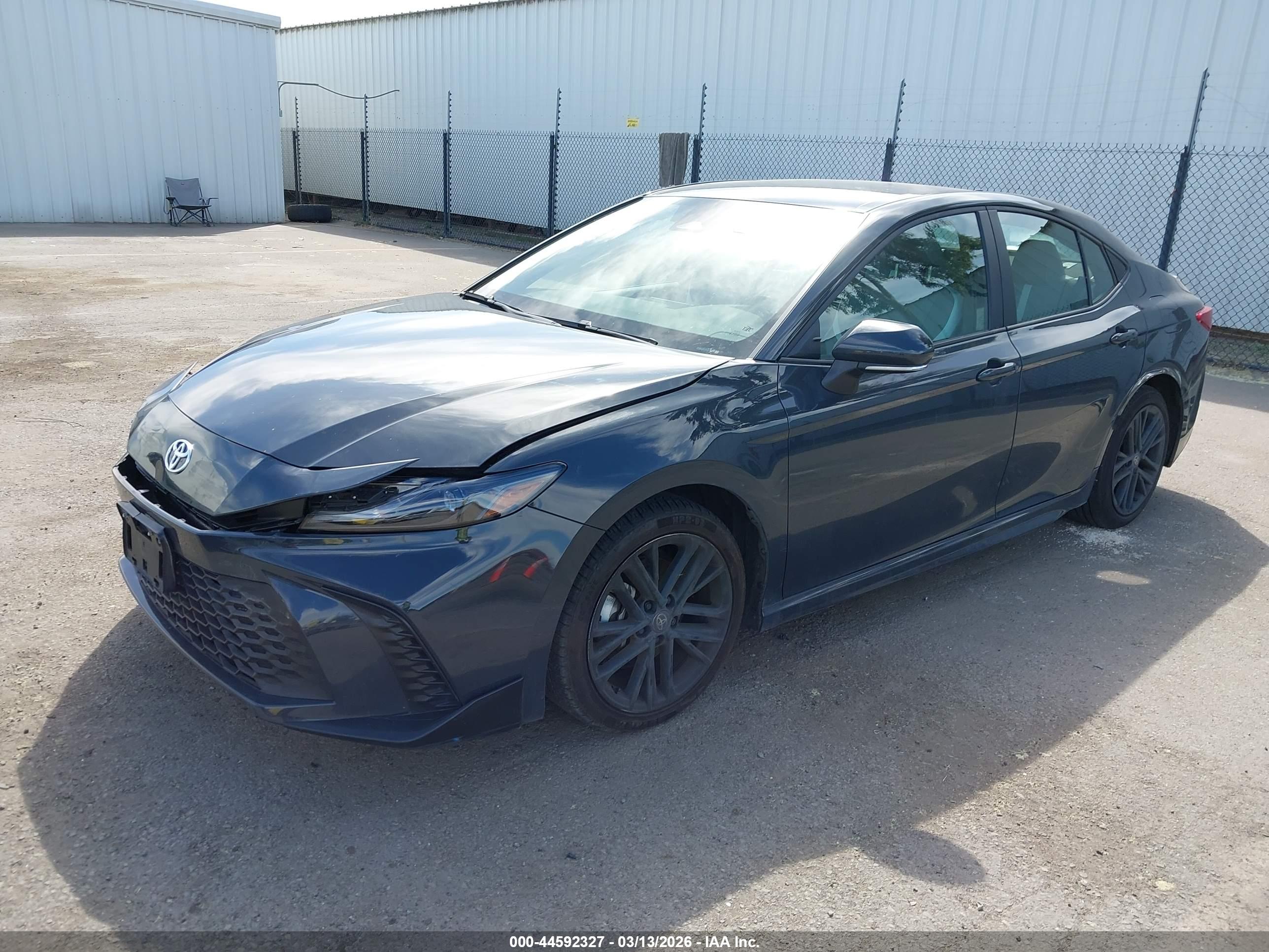 TOYOTA CAMRY image 2