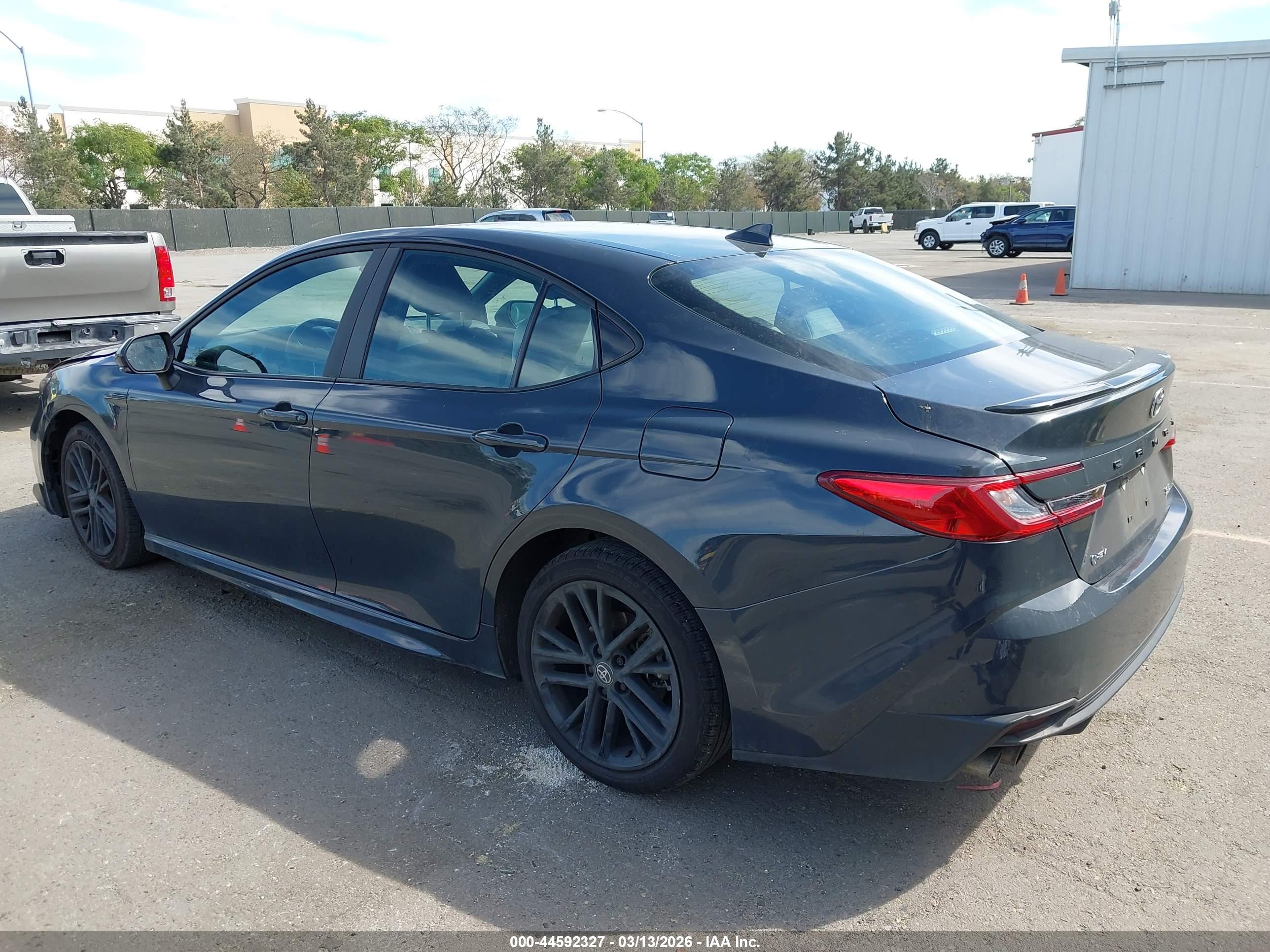 TOYOTA CAMRY image 3