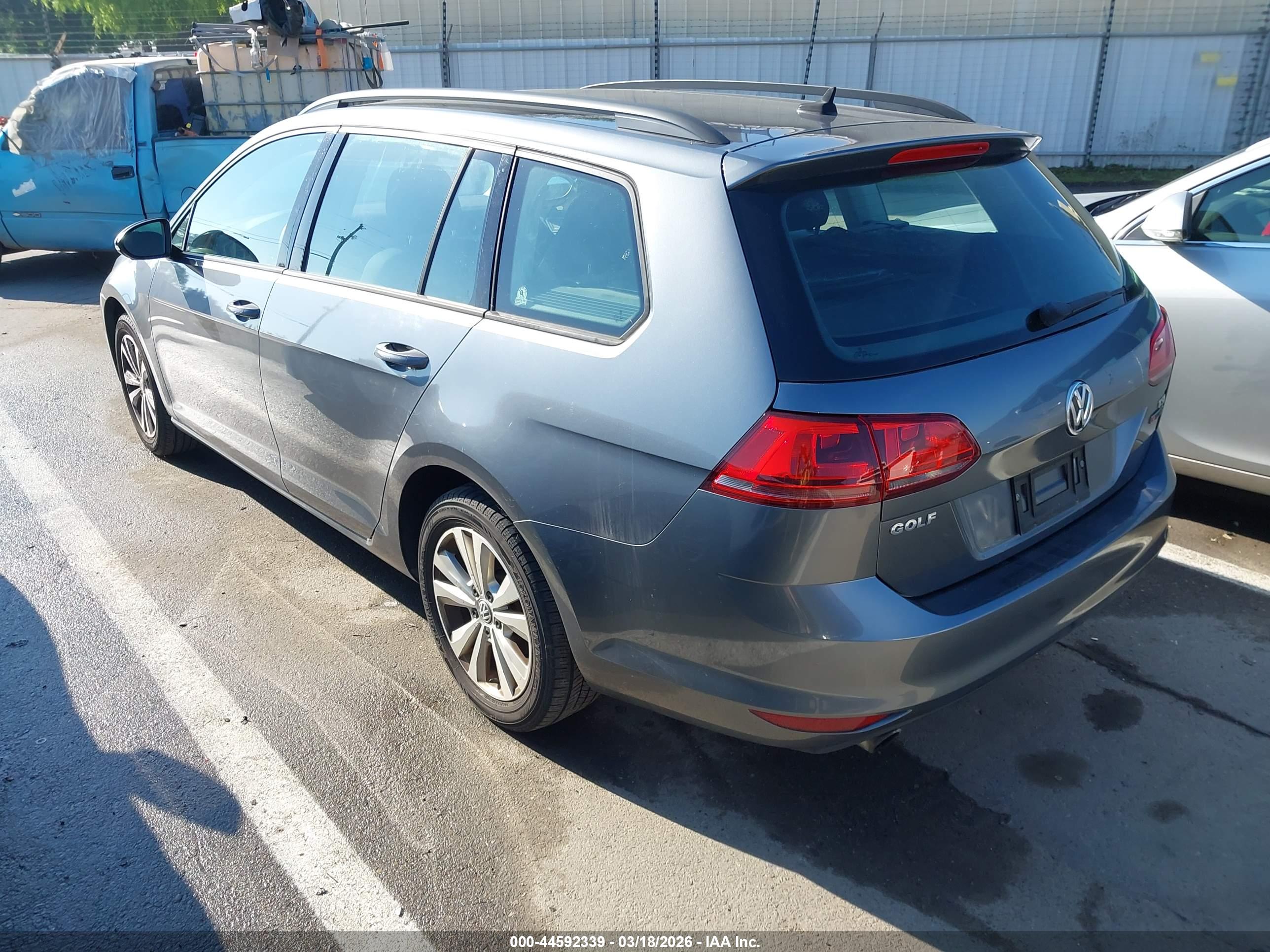 VOLKSWAGEN GOLF image 3