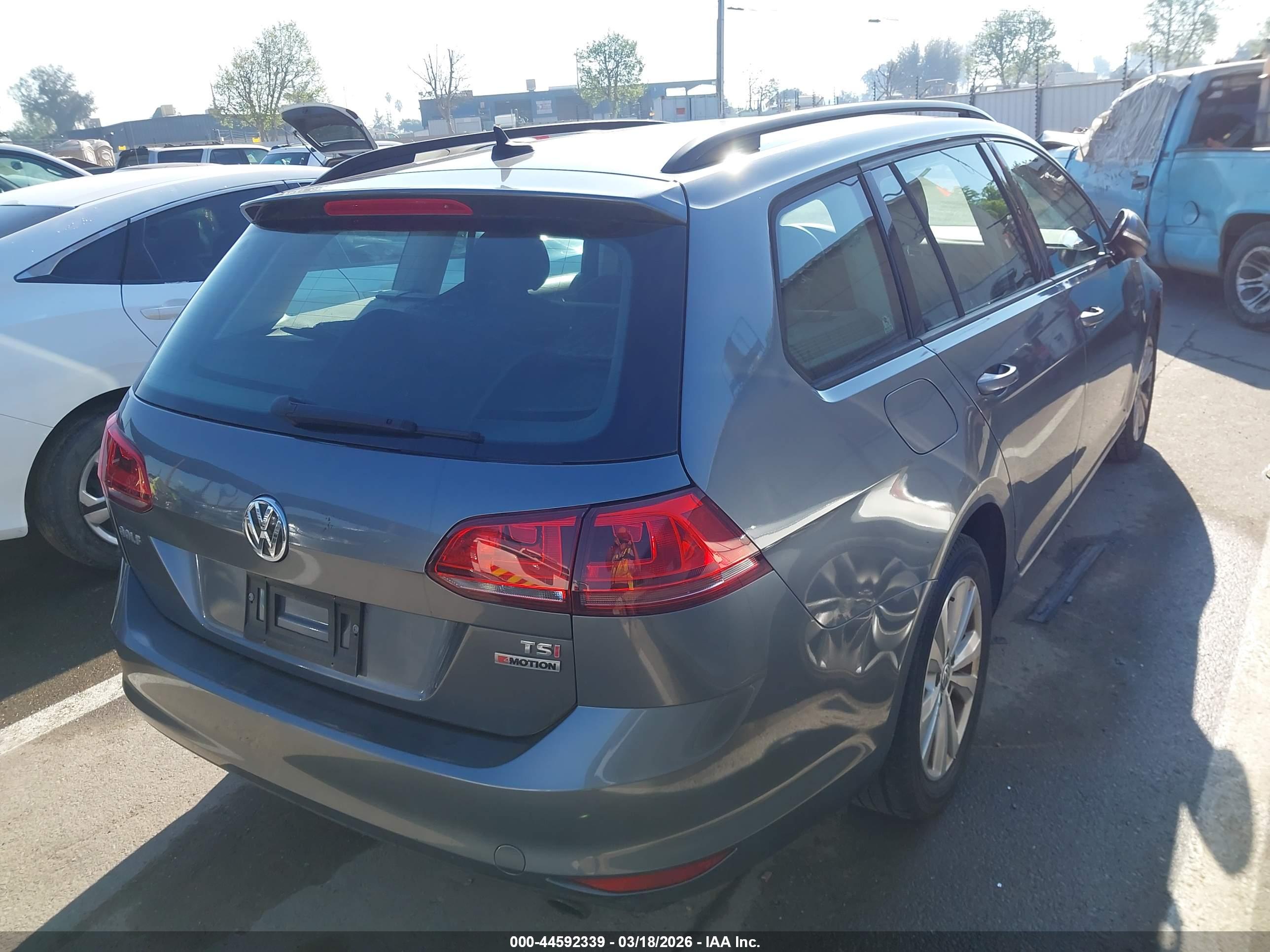 VOLKSWAGEN GOLF image 4