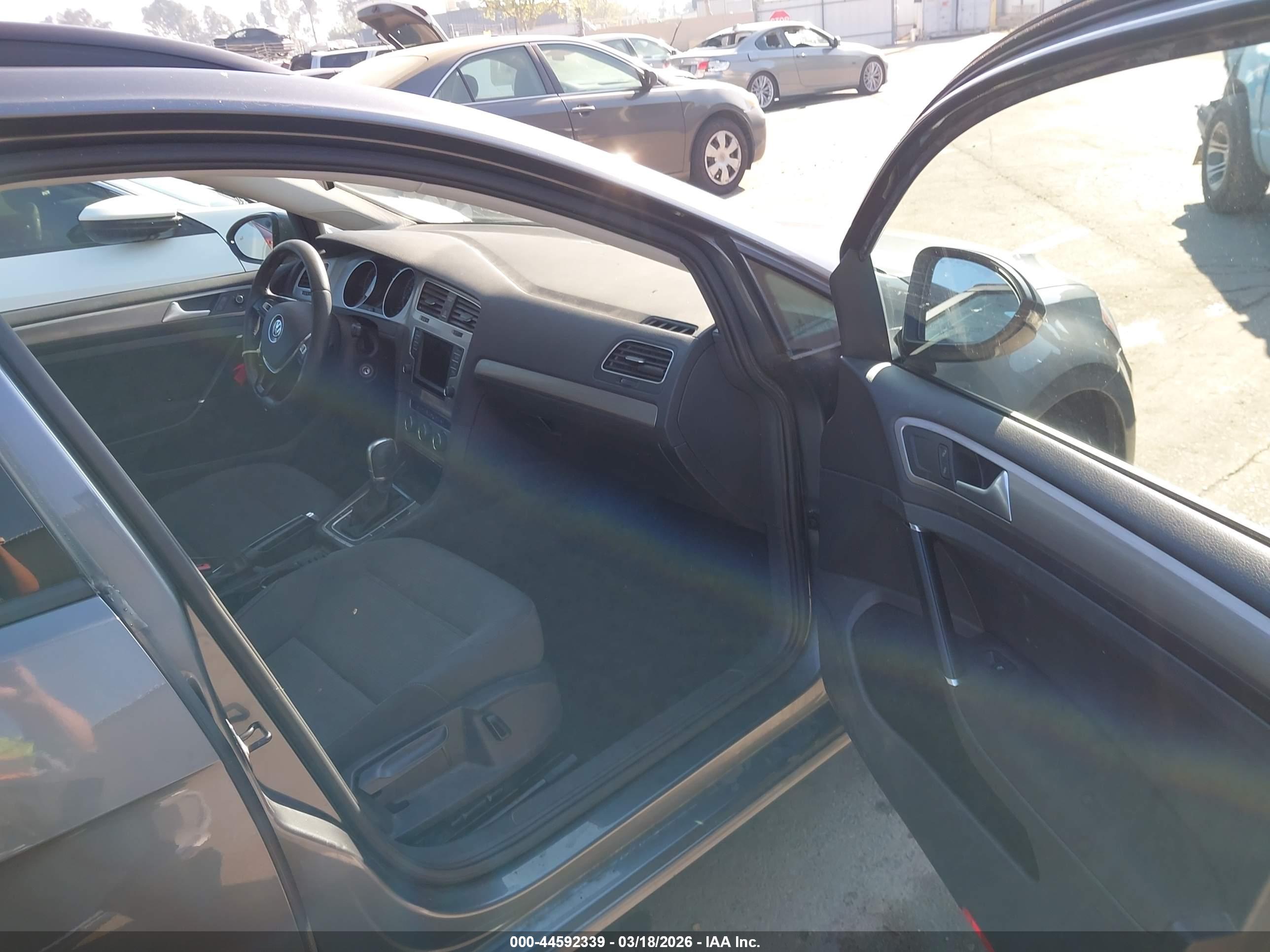 VOLKSWAGEN GOLF image 5