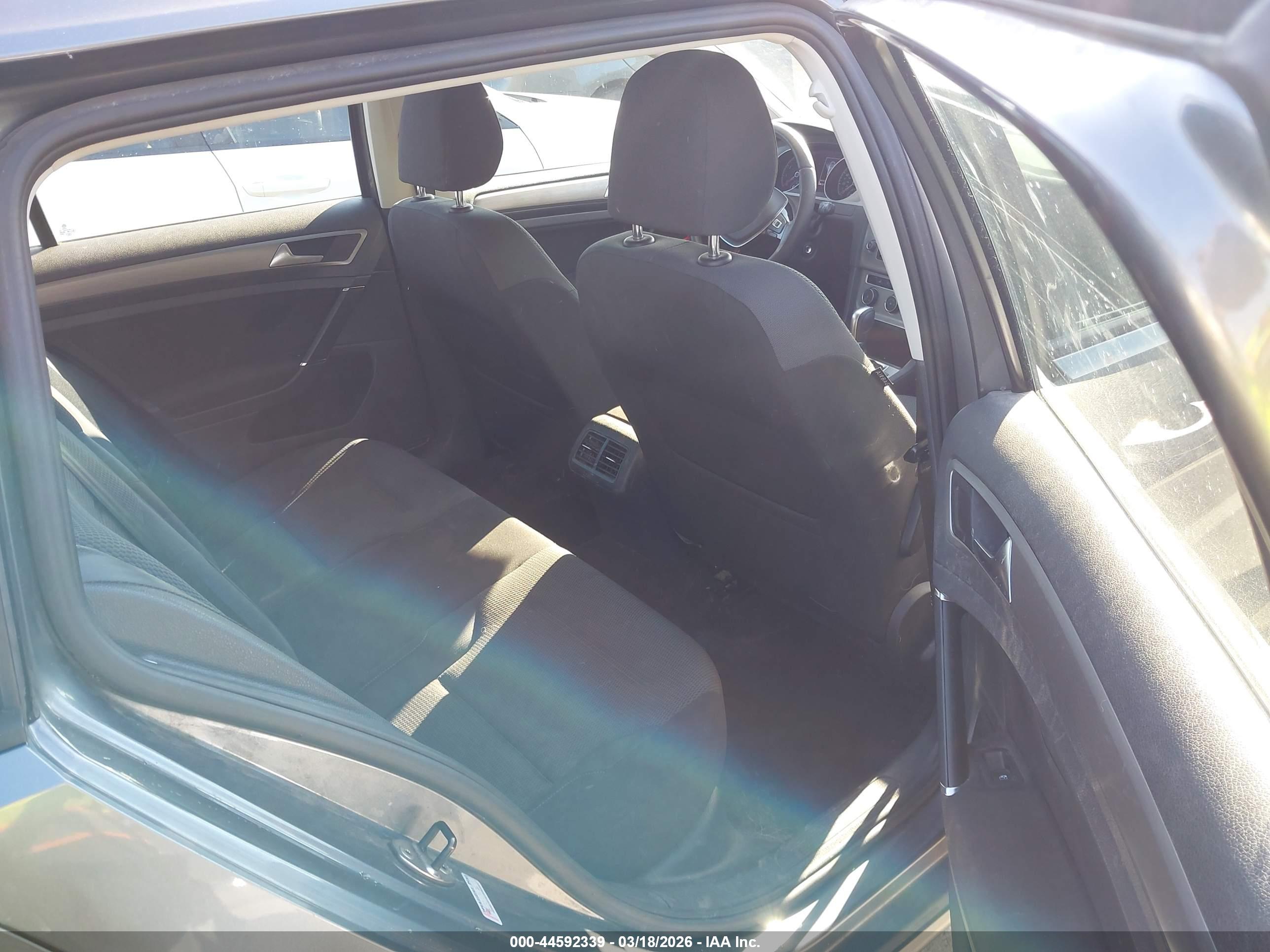 VOLKSWAGEN GOLF image 8