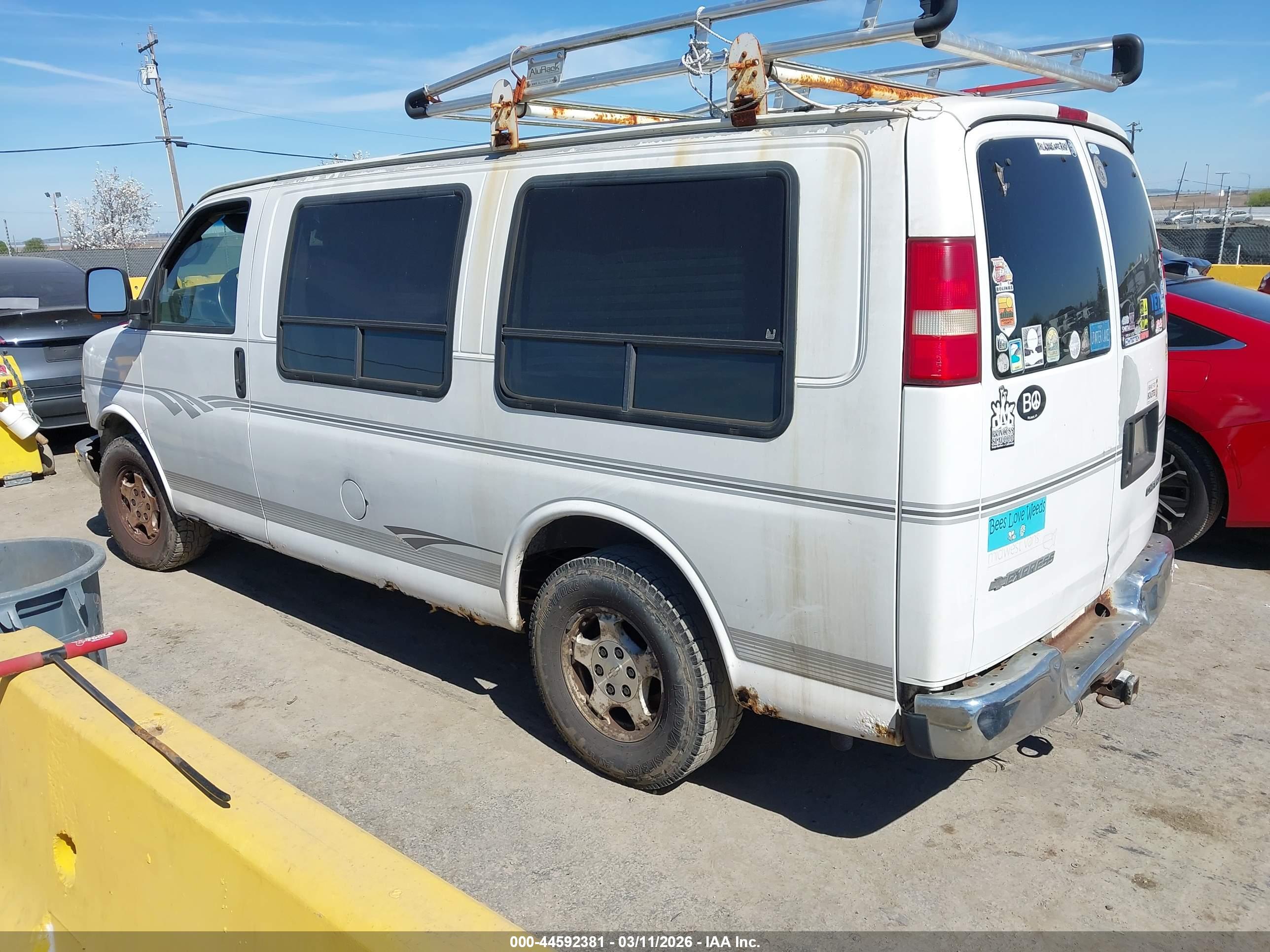 CHEVROLET EXPRESS image 3