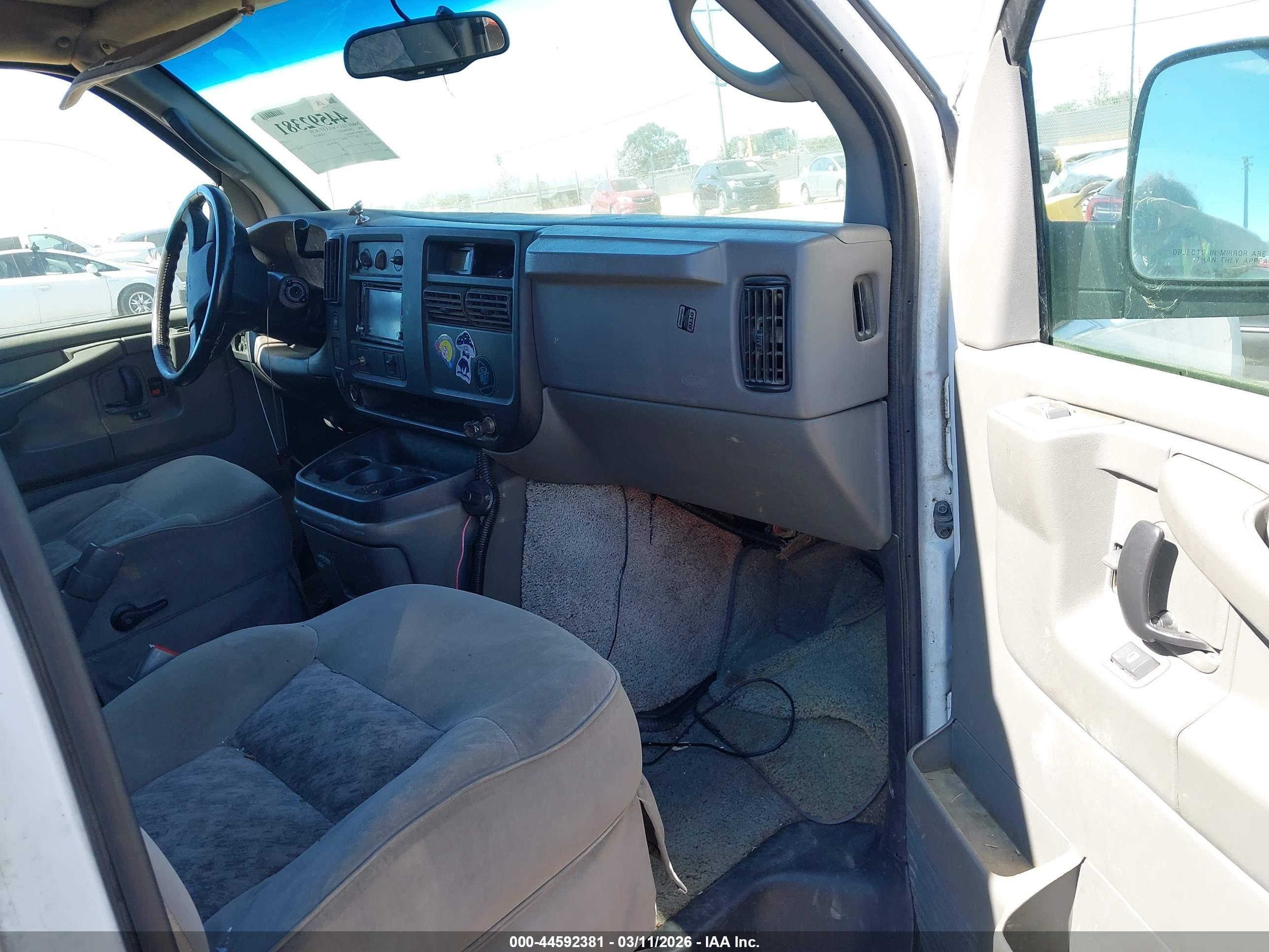 CHEVROLET EXPRESS image 5