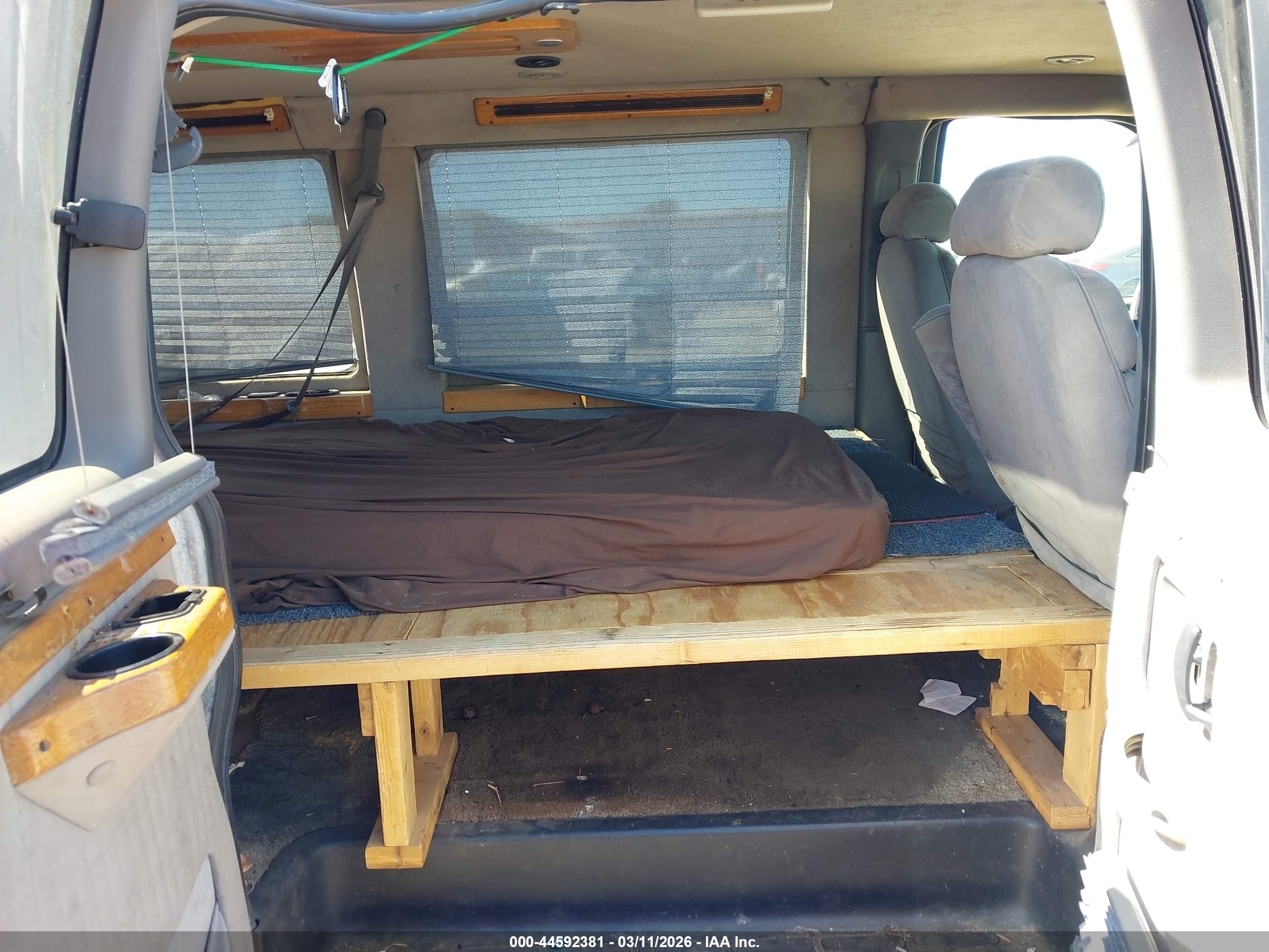 CHEVROLET EXPRESS image 8