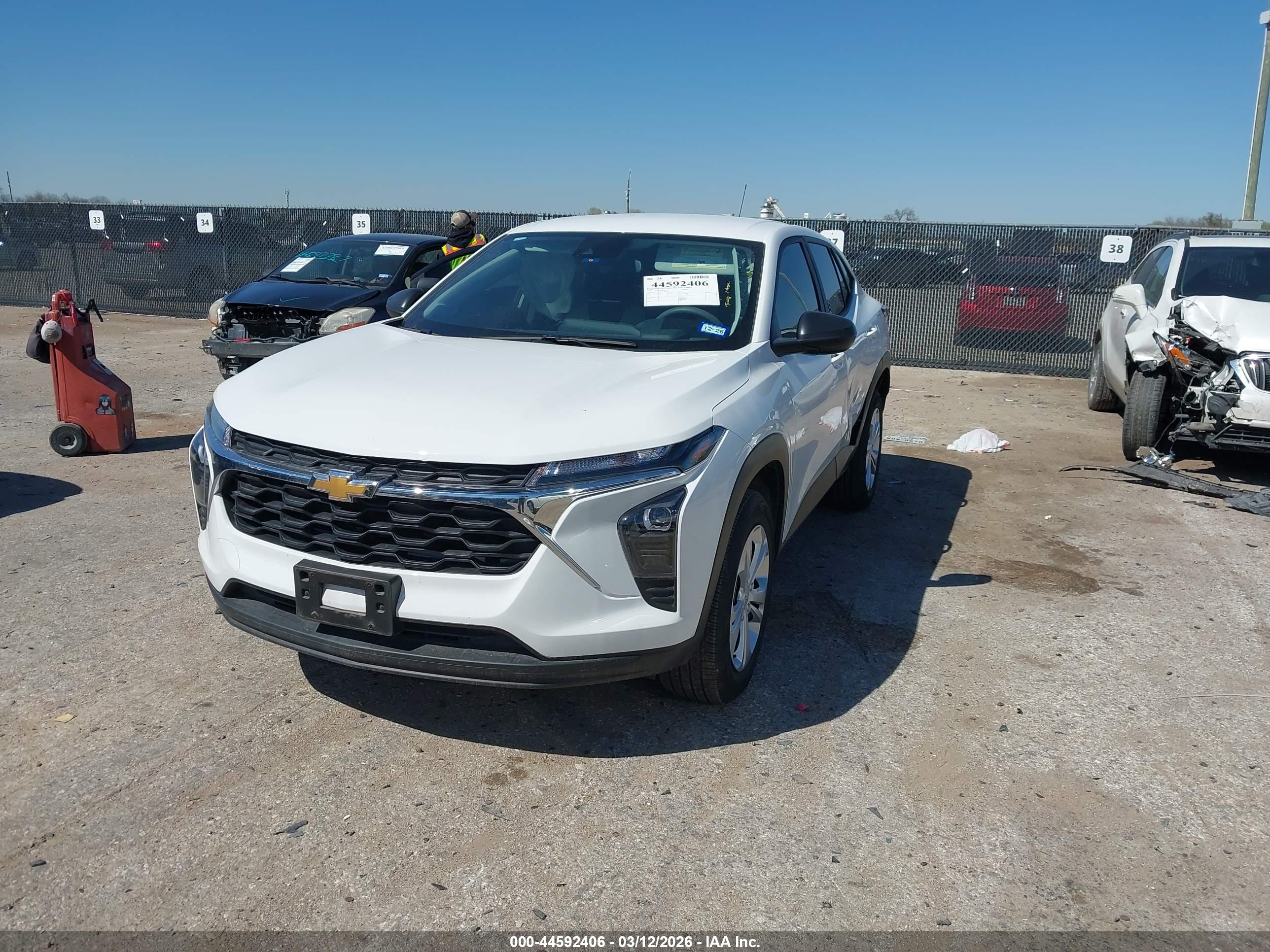 CHEVROLET TRAX image 2