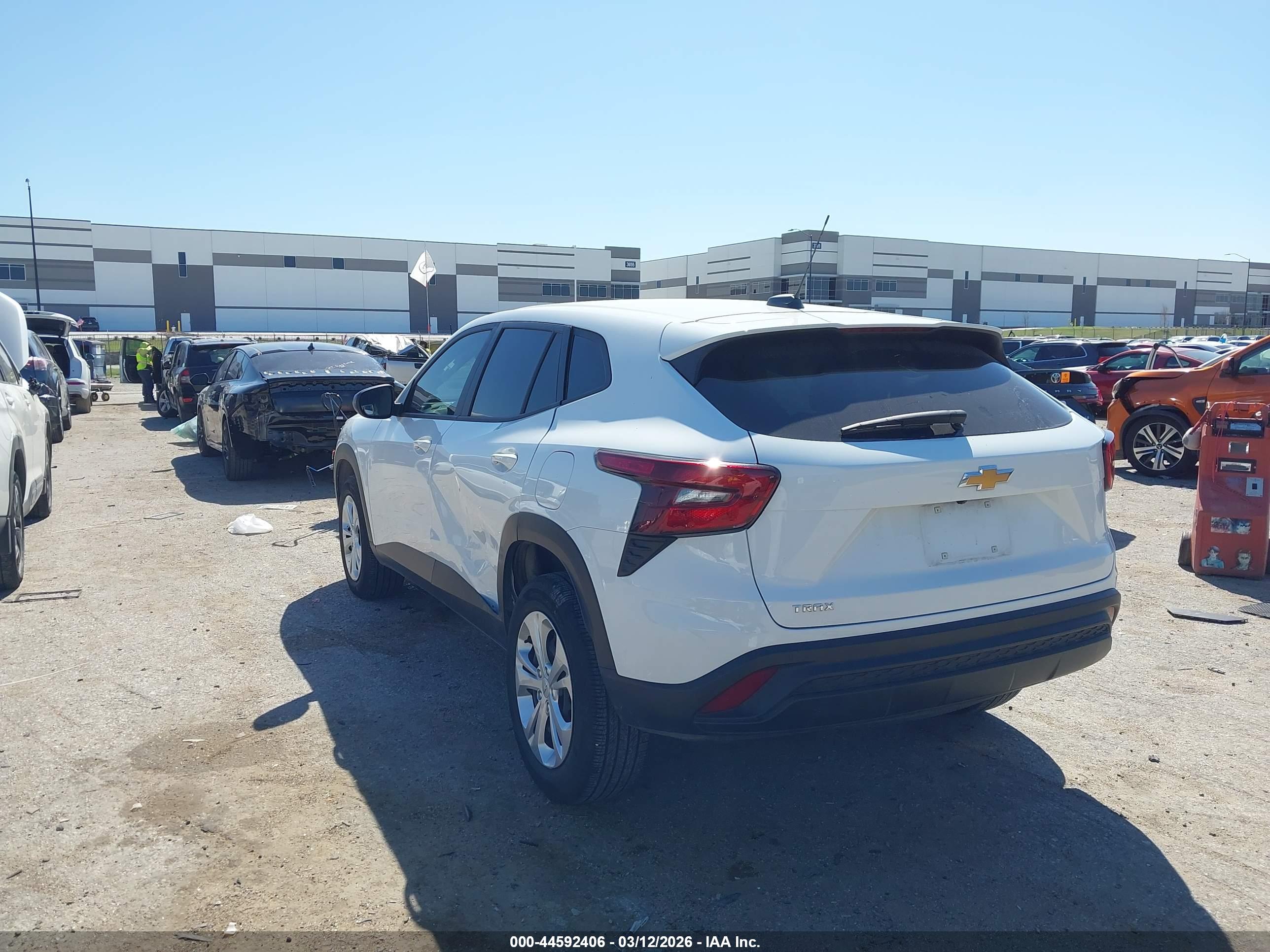 CHEVROLET TRAX image 3