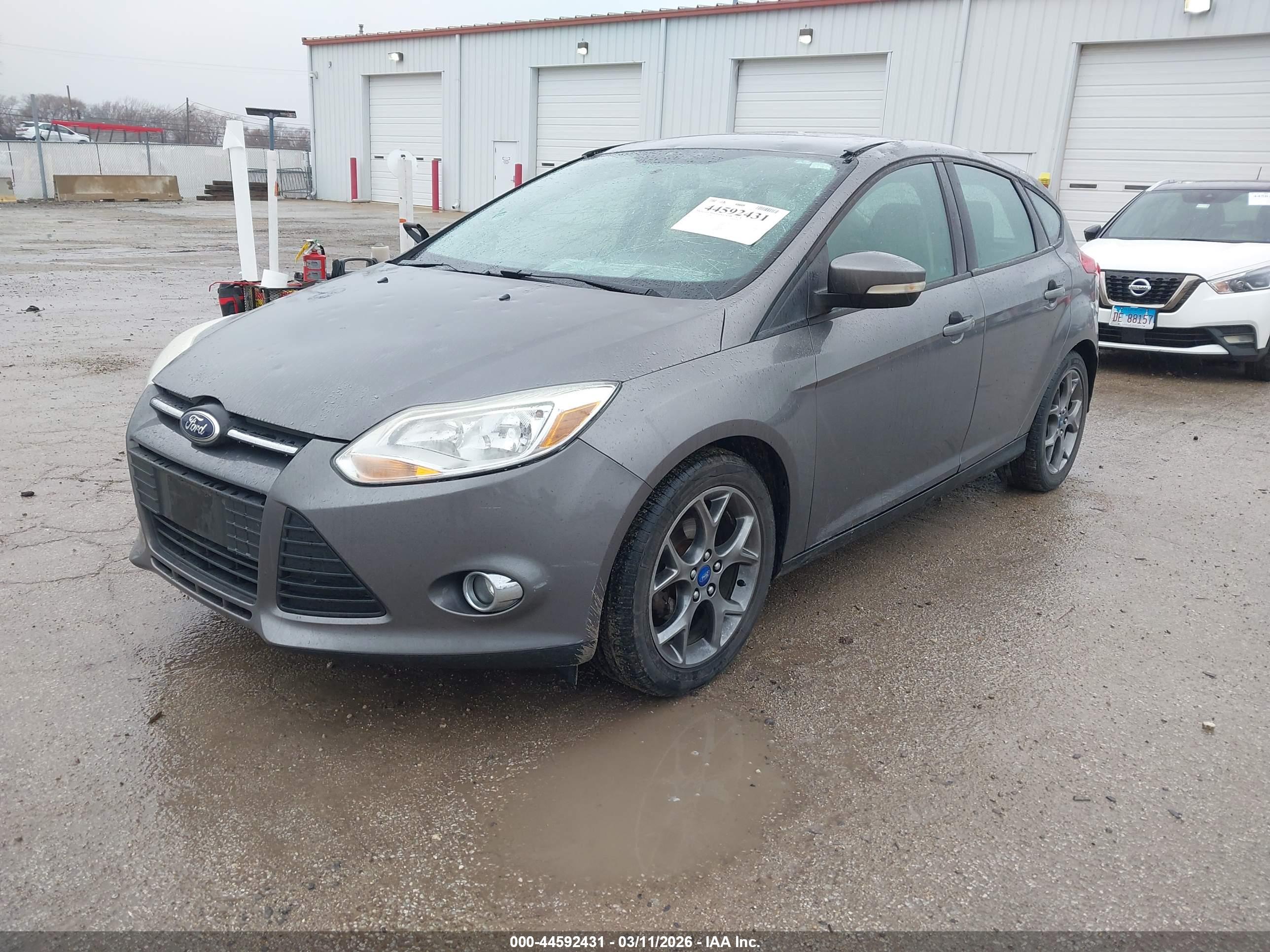 FORD FOCUS image 2